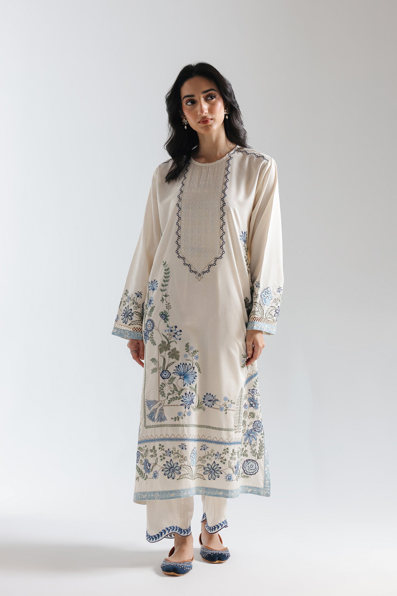 EMBROIDERED SUIT (E3686/103/002)