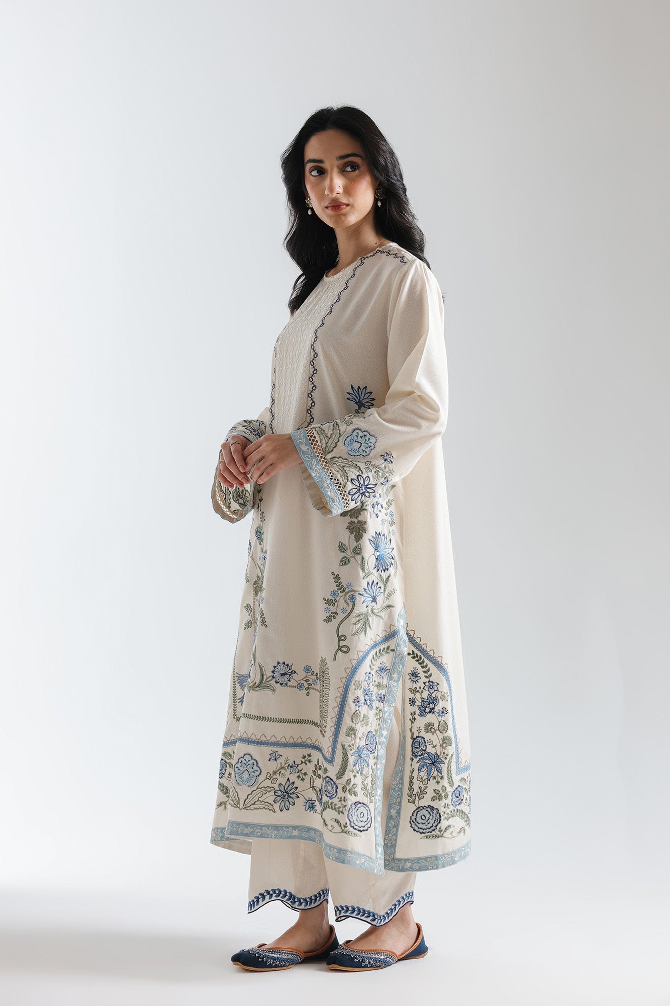 EMBROIDERED SUIT (E3686/103/002)