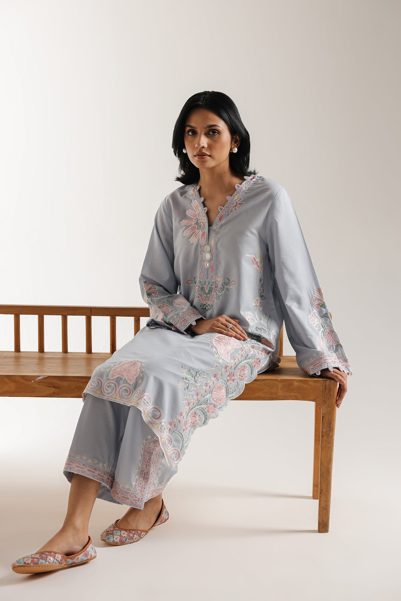 EMBROIDERED SUIT (E3690/103/635)