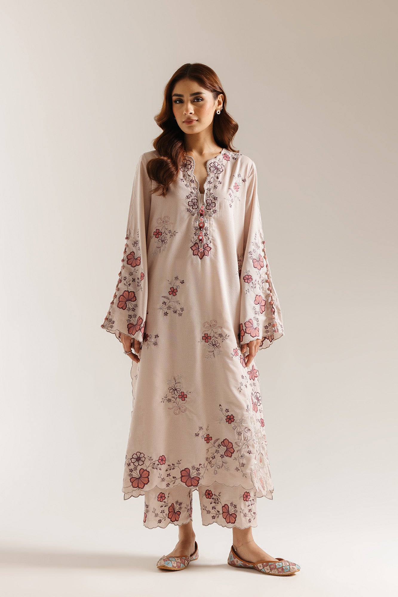 EMBROIDERED SUIT (E3694/103/330)