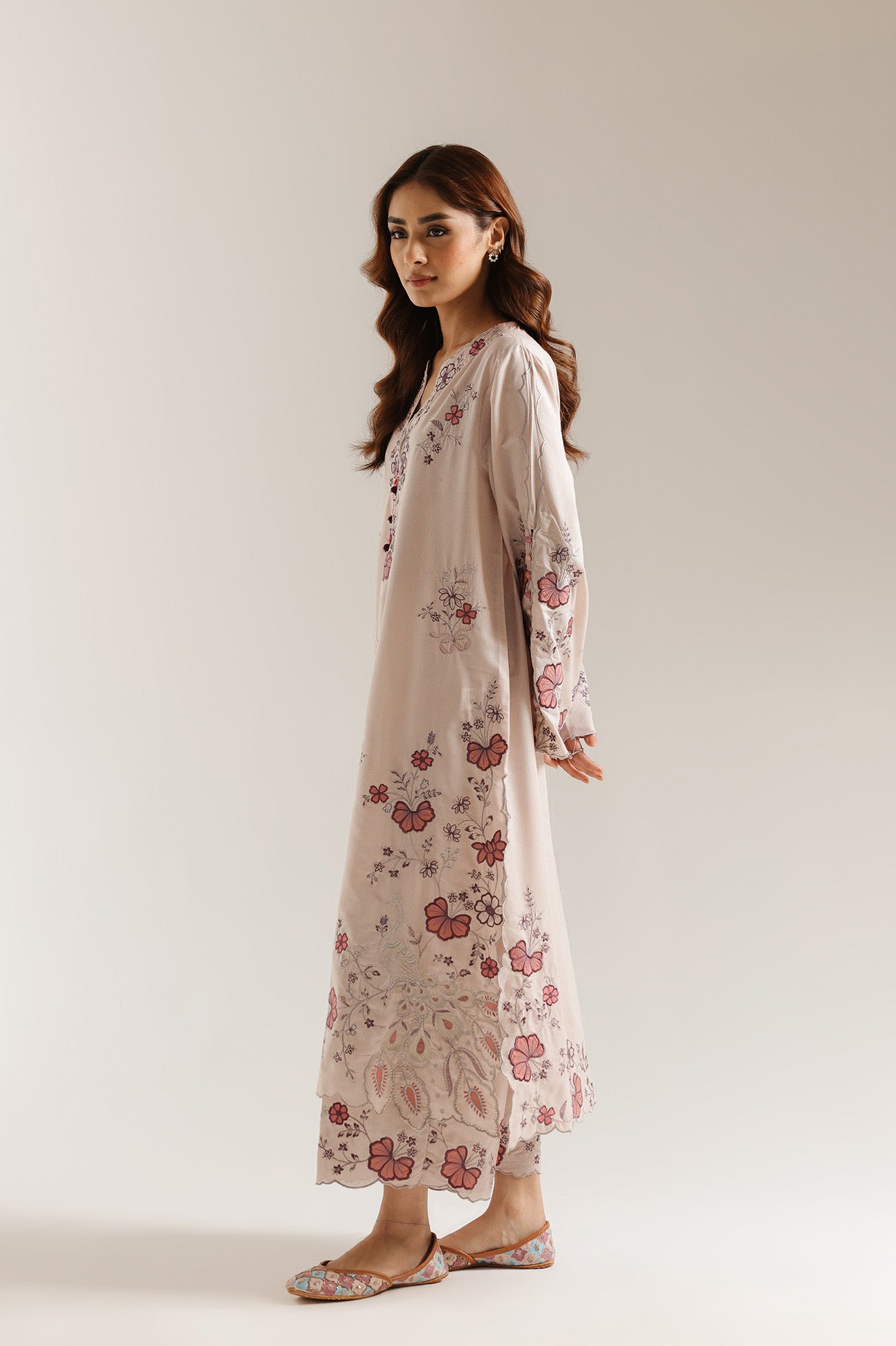 EMBROIDERED SUIT (E3694/103/330)