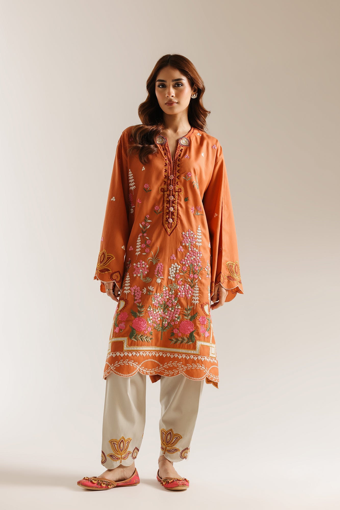 EMBROIDERED SUIT (E3702/103/205)