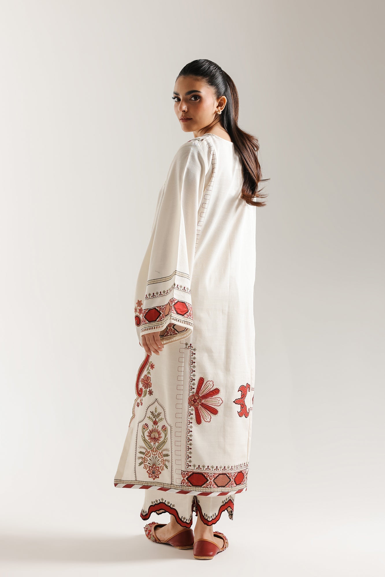 EMBROIDERED SUIT (E3711/103/002)