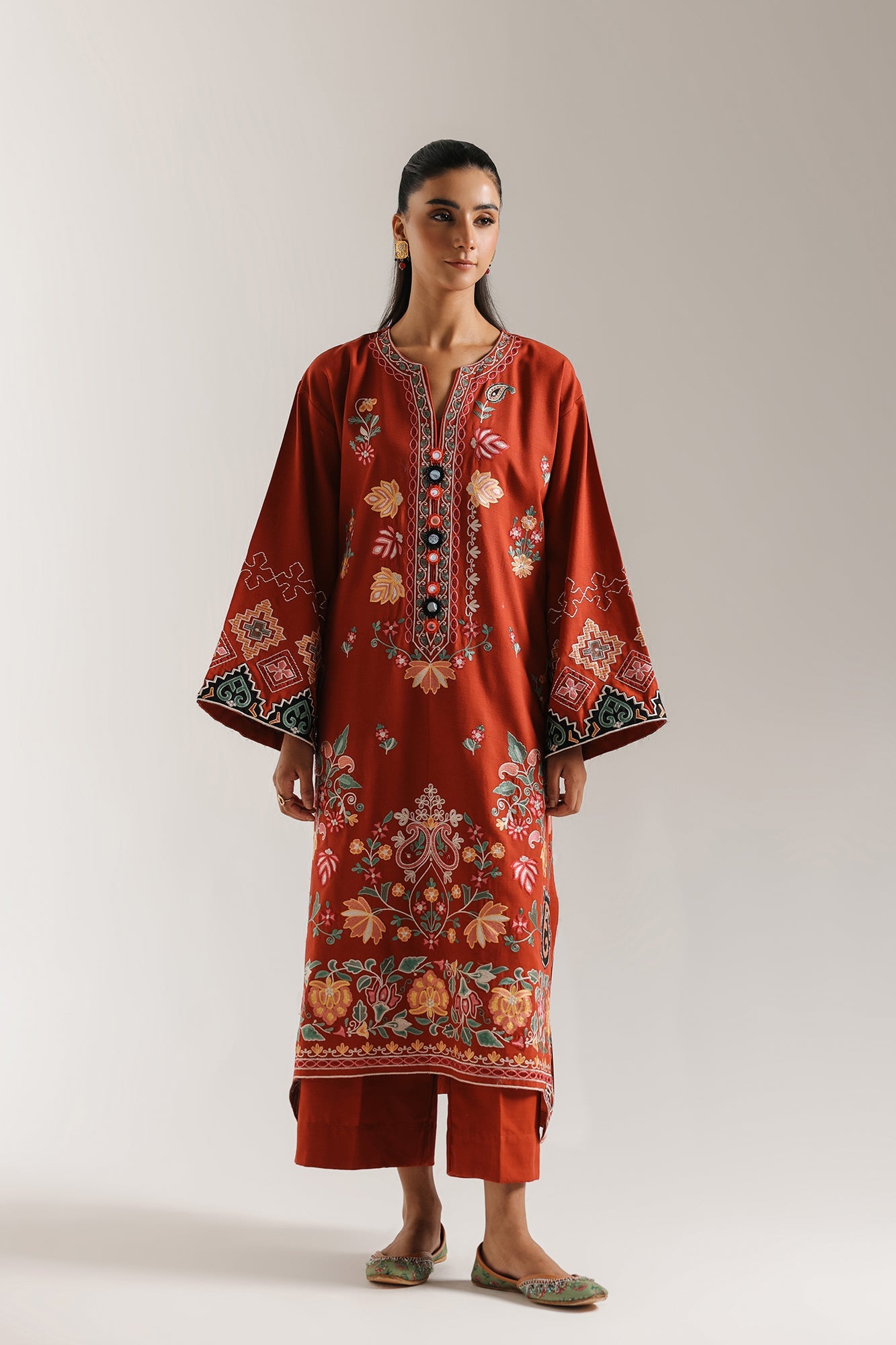 EMBROIDERED SUIT (E3718/103/305)