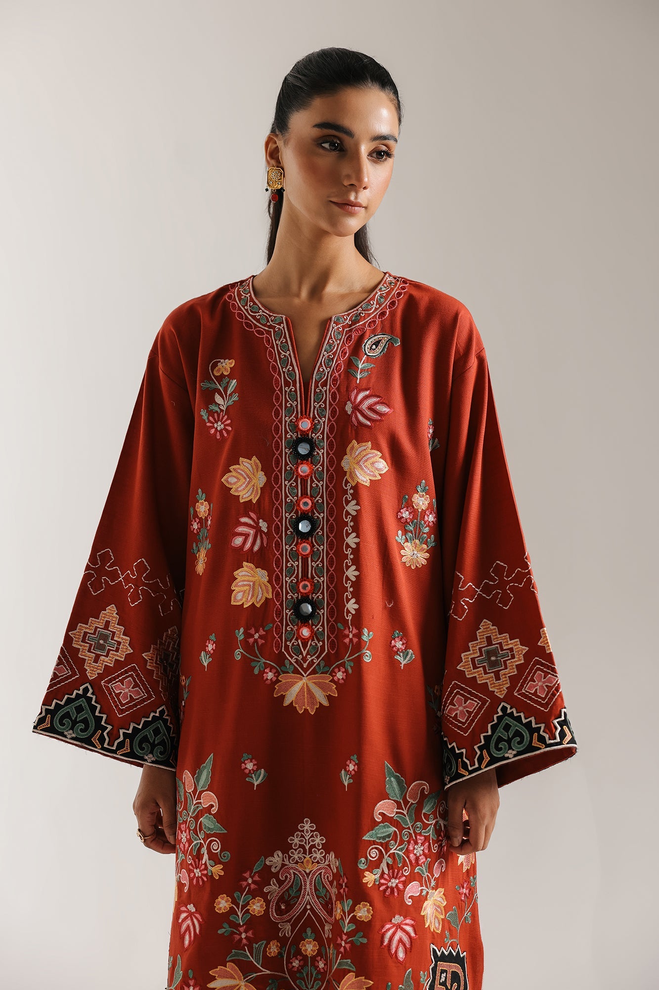 EMBROIDERED SUIT (E3718/103/305)