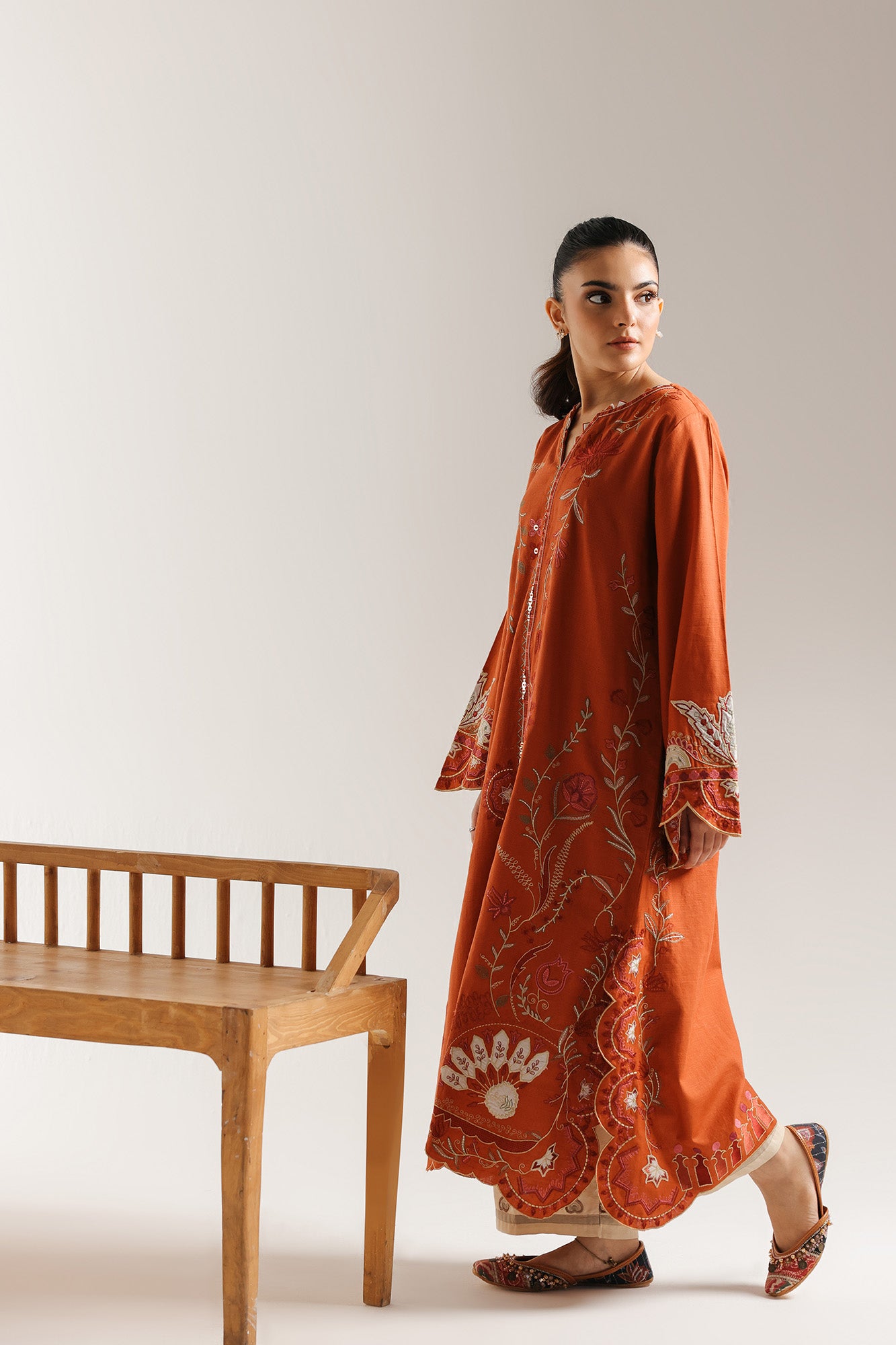 EMBROIDERED SUIT (E3720/103/209)