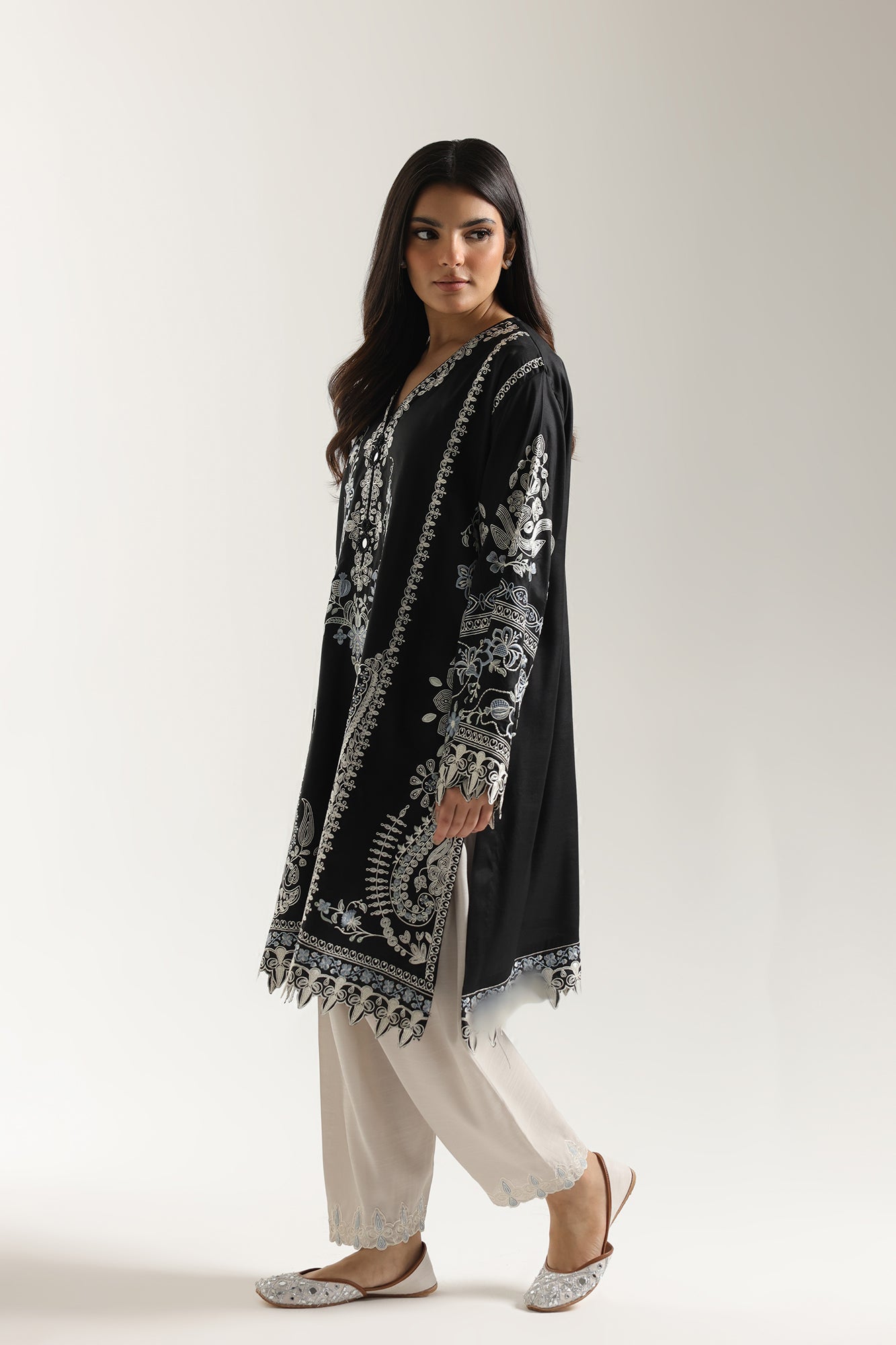 EMBROIDERED SUIT (E3729/103/902)