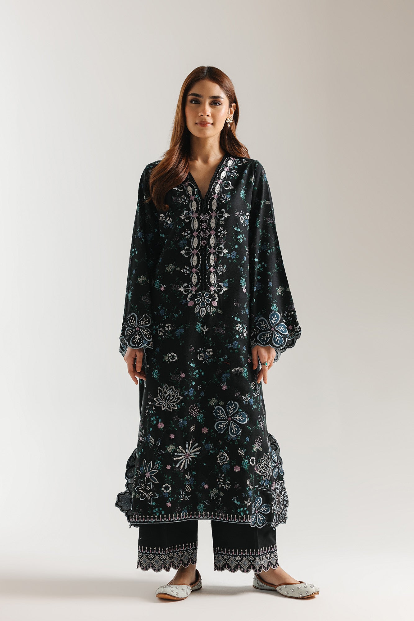 EMBROIDERED SUIT (E3732/103/902)