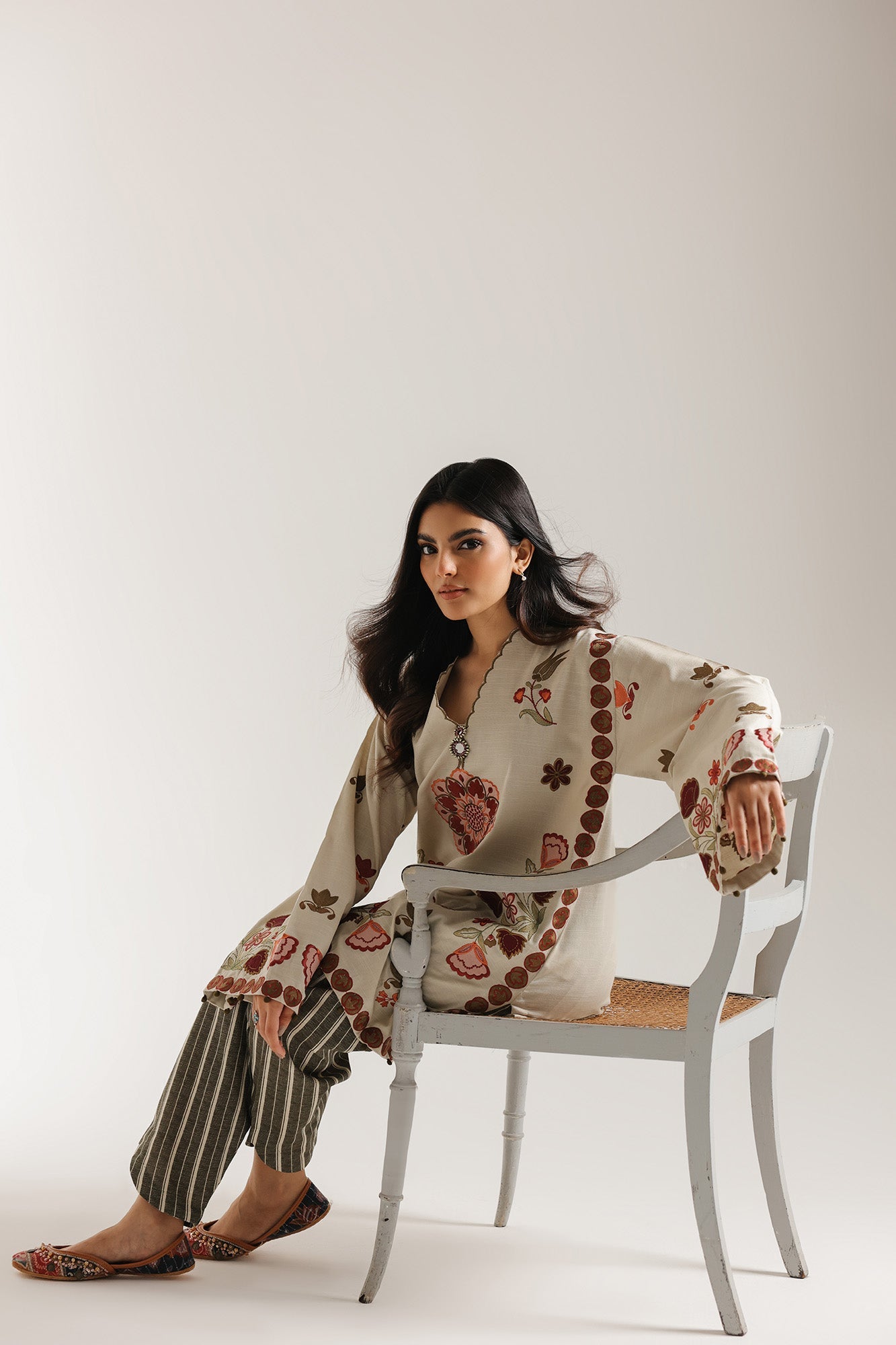 EMBROIDERED SUIT (E3733/103/722)