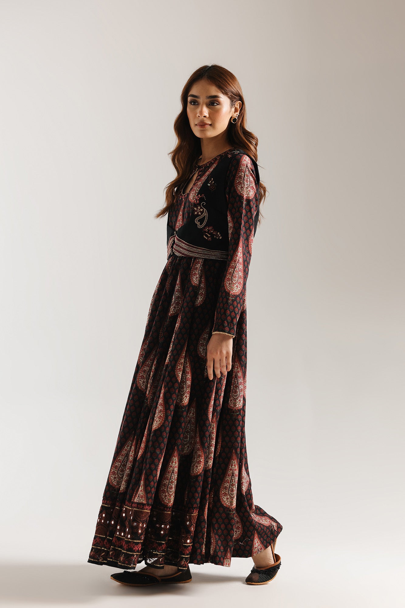 EMBROIDERED PISHWAS (E3735/103/902)