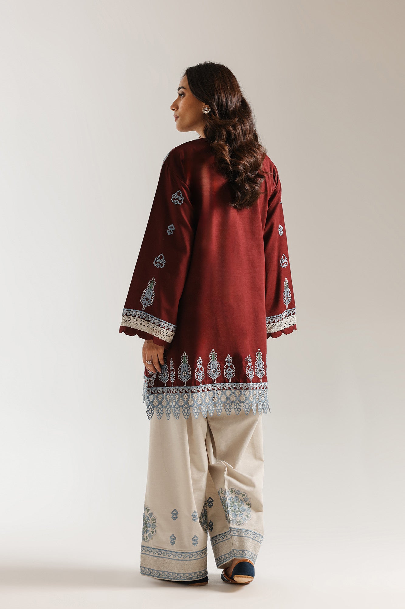 EMBROIDERED SUIT (E3739/103/304)