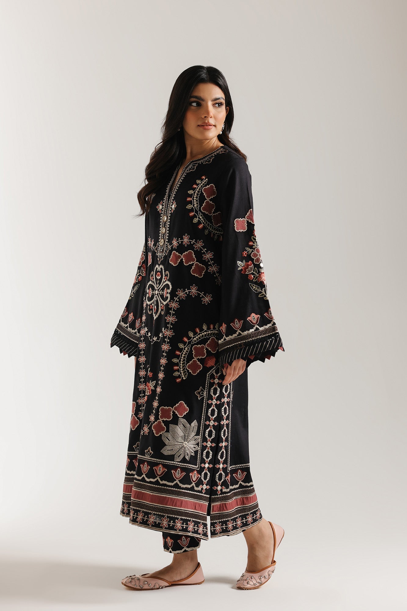 EMBROIDERED SUIT (E3741/103/902)