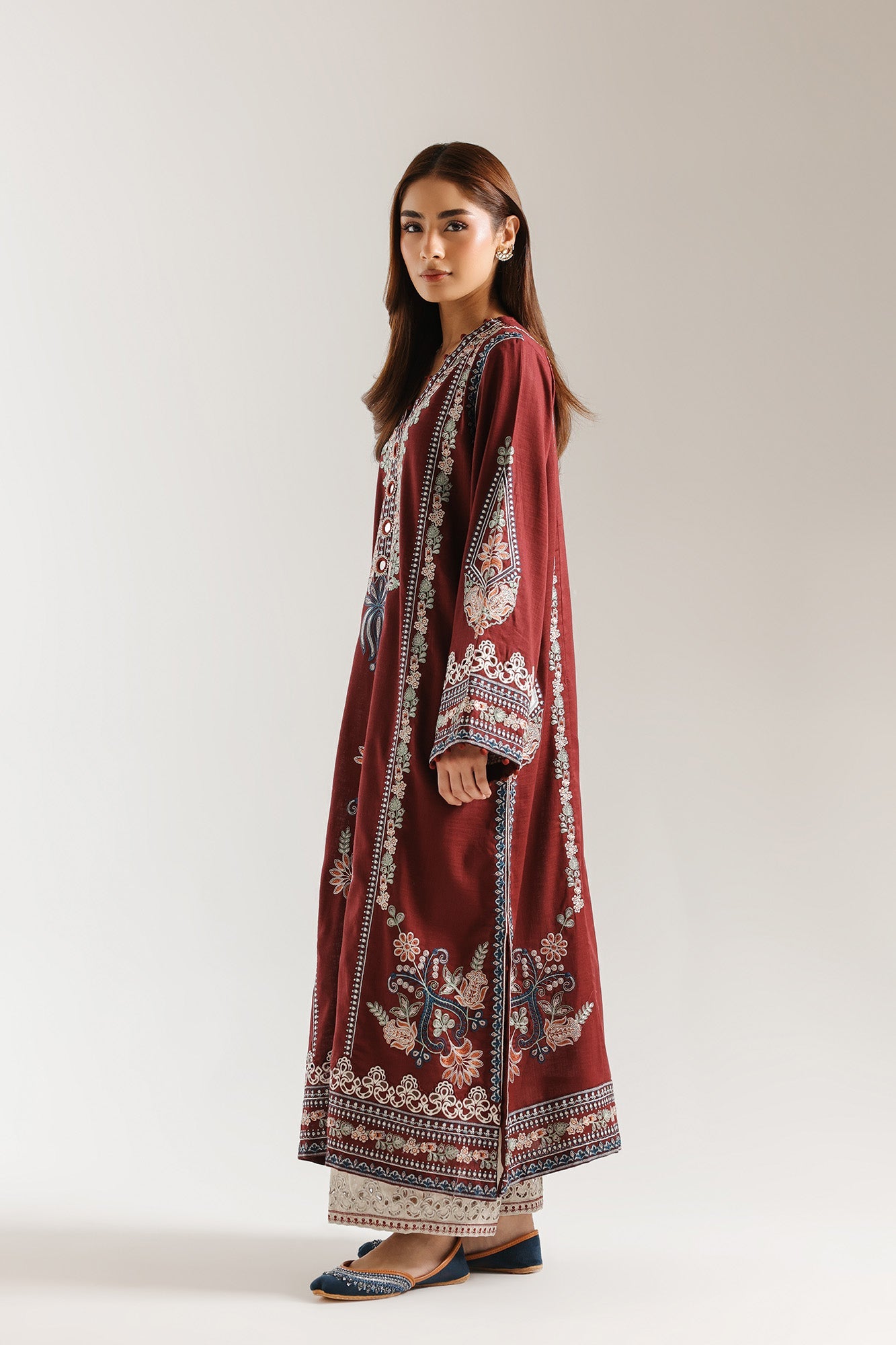 EMBROIDERED SUIT (E3742/103/304)