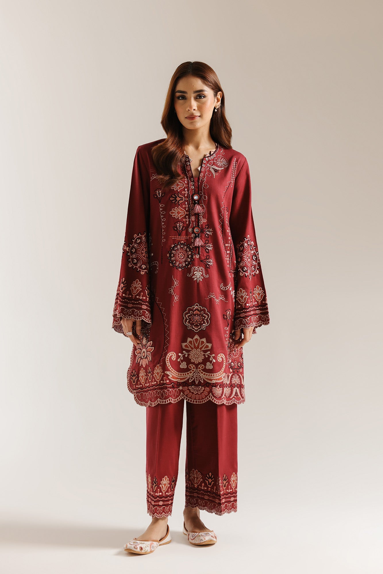 EMBROIDERED SUIT (E3743/103/314)