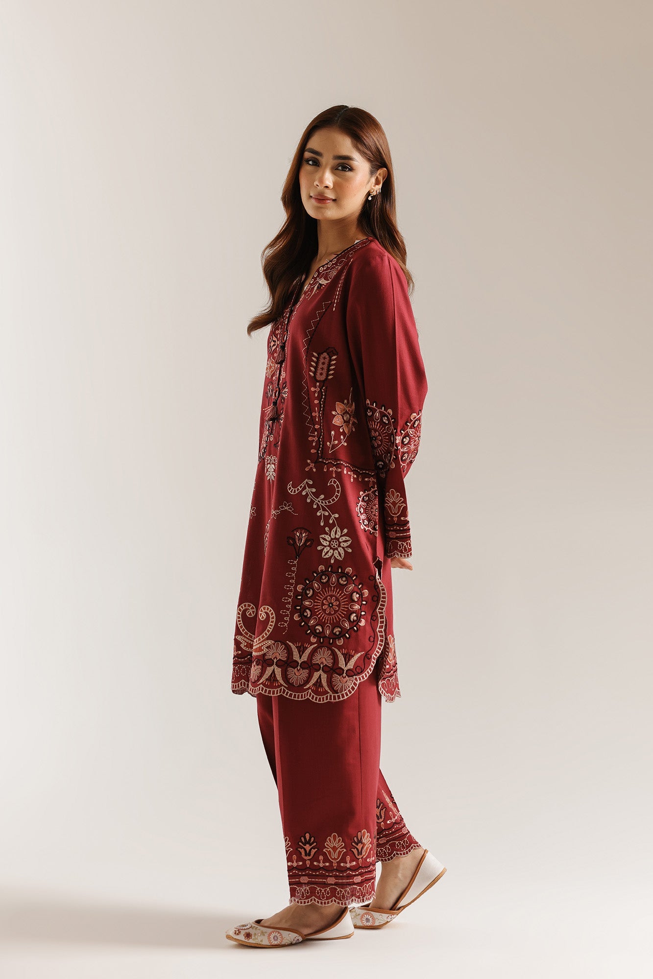 EMBROIDERED SUIT (E3743/103/314)