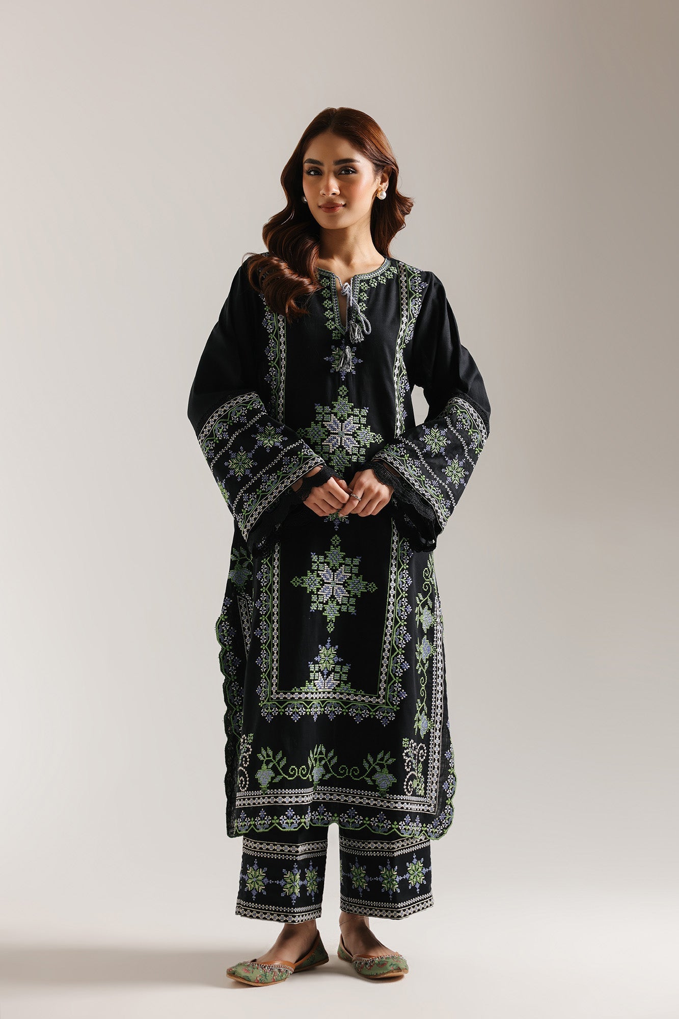 EMBROIDERED SUIT (E3748/103/901)