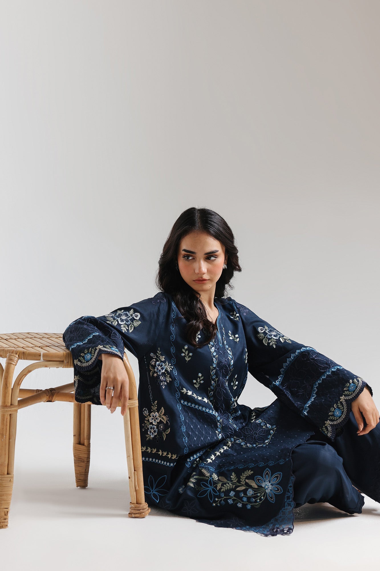 EMBROIDERED SUIT (E3777/103/622)