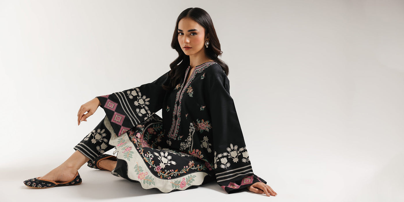 EMBROIDERED SUIT (E3780/103/902)