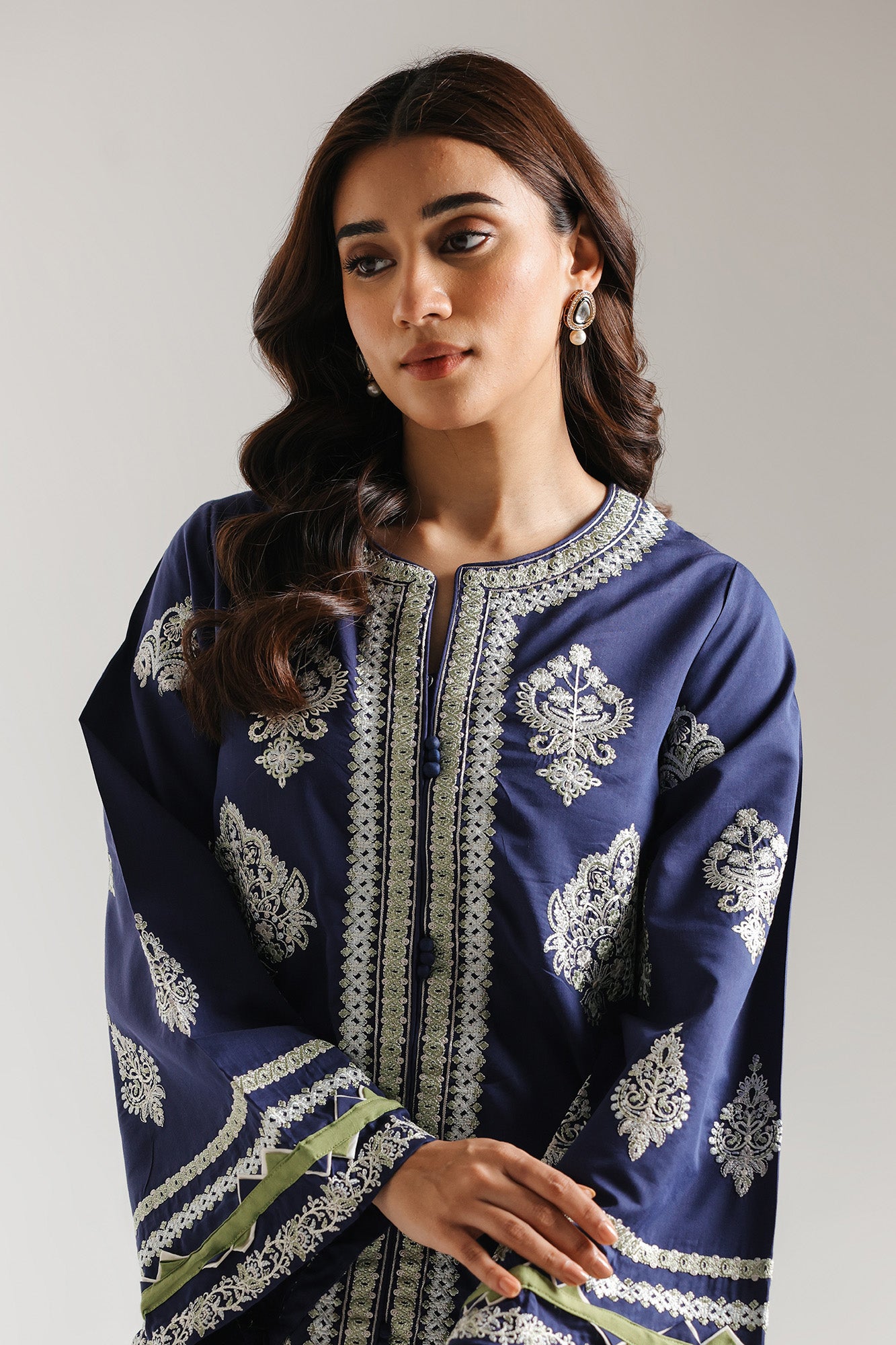 EMBROIDERED SUIT (E3786/103/622)