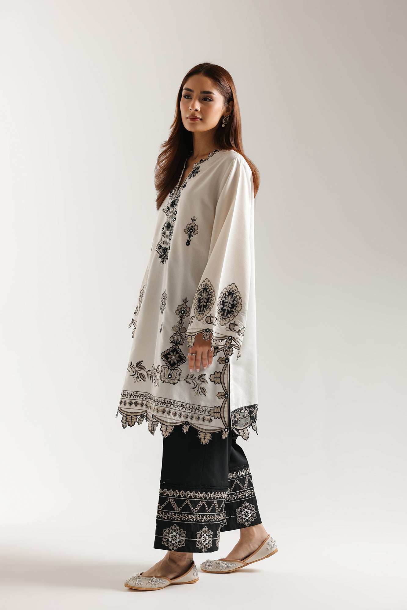 EMBROIDERED SUIT (E3801/103/003)