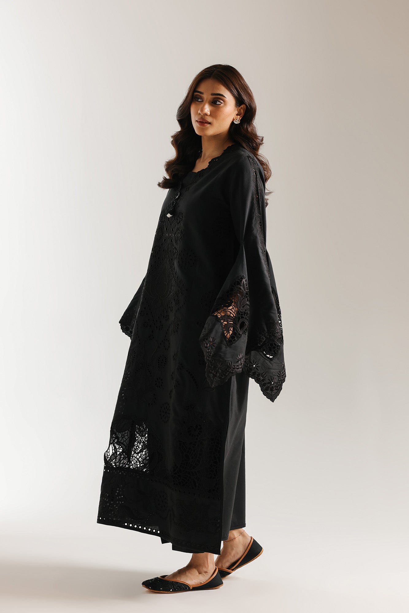 EMBROIDERED SUIT (E3804/103/902)