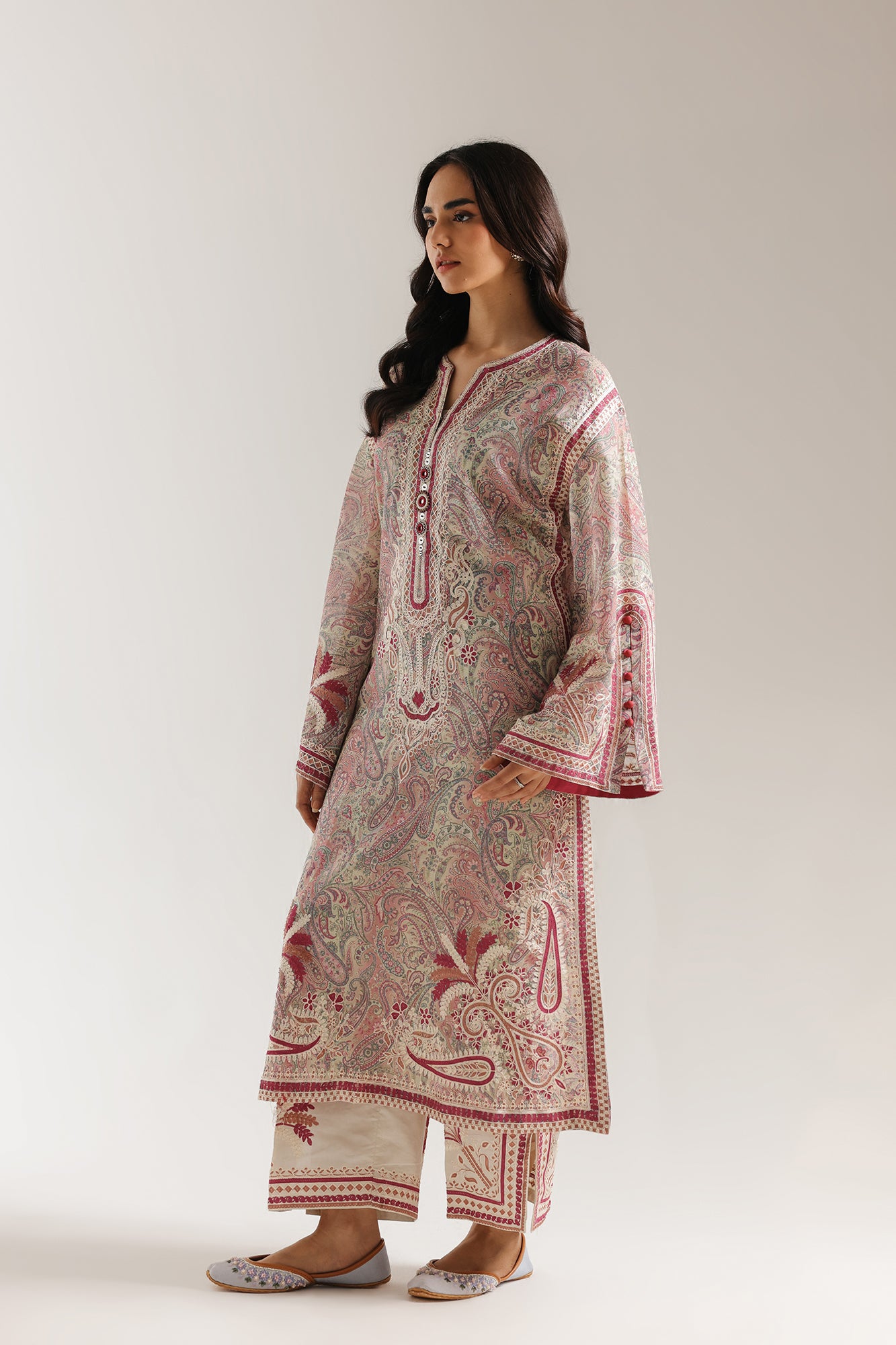 EMBROIDERED SUIT (E4003/103/130)
