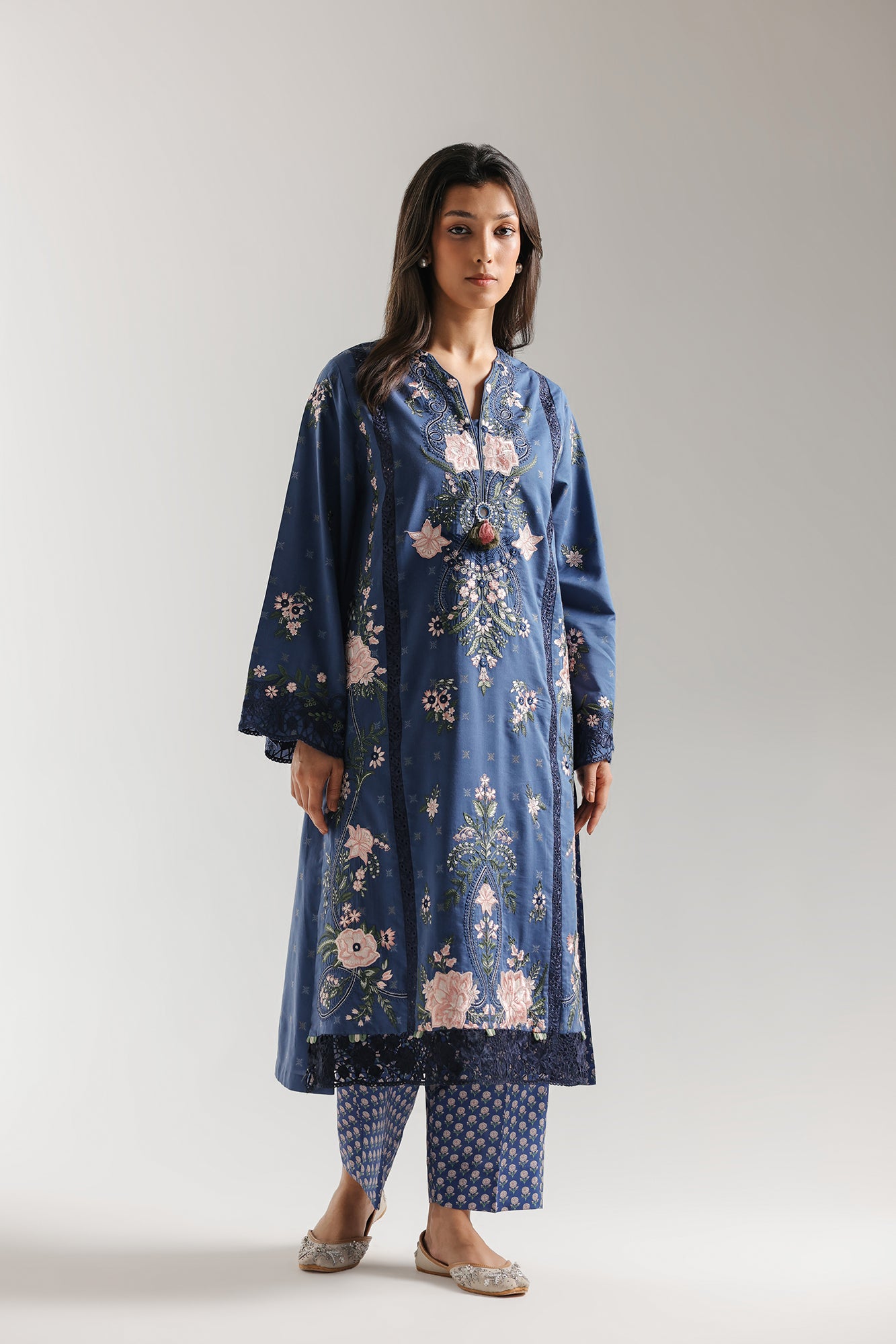 EMBROIDERED SUIT (E4008/103/620)