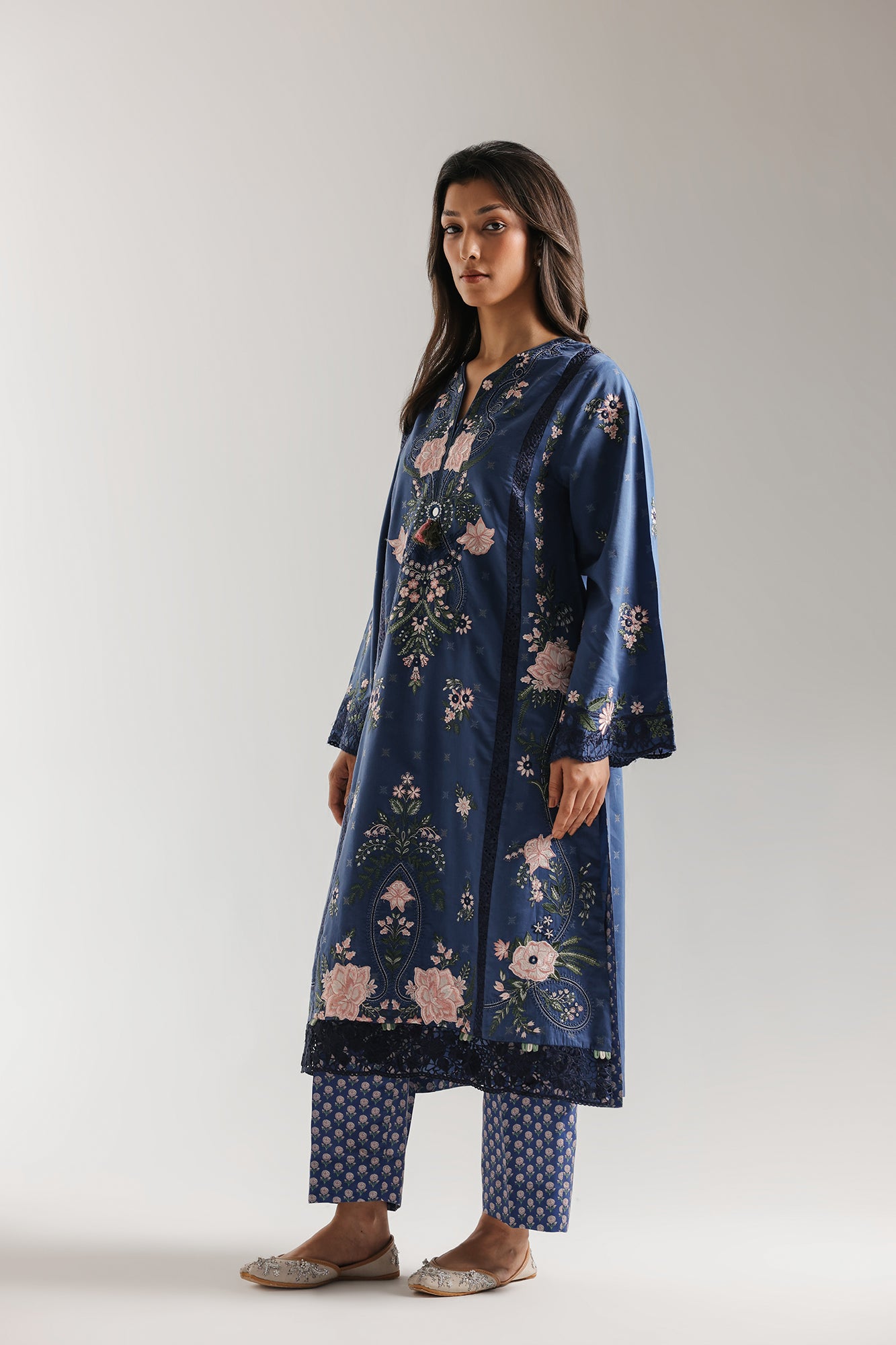 EMBROIDERED SUIT (E4008/103/620)