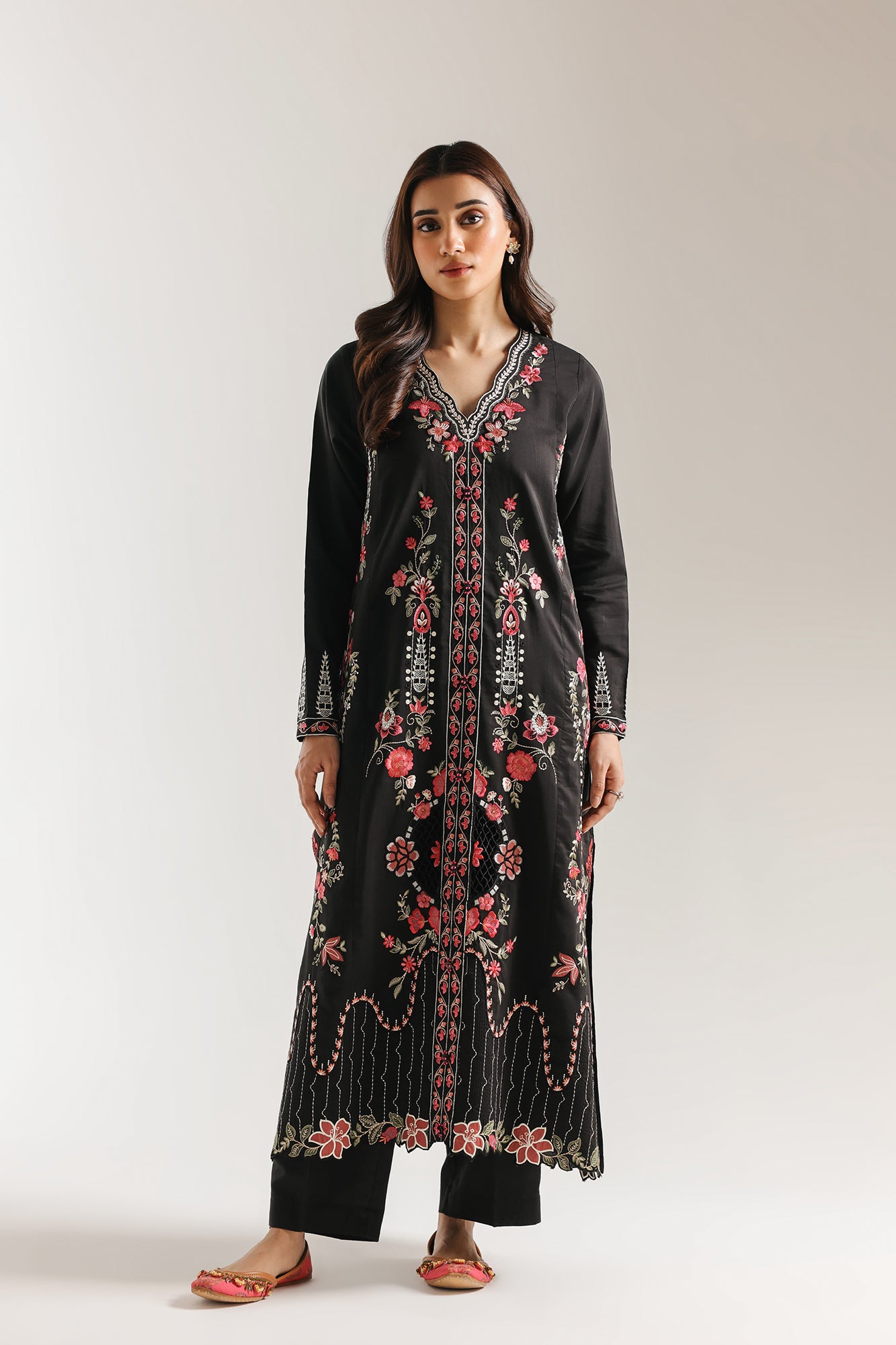 EMBROIDERED SUIT (E4013/103/901)