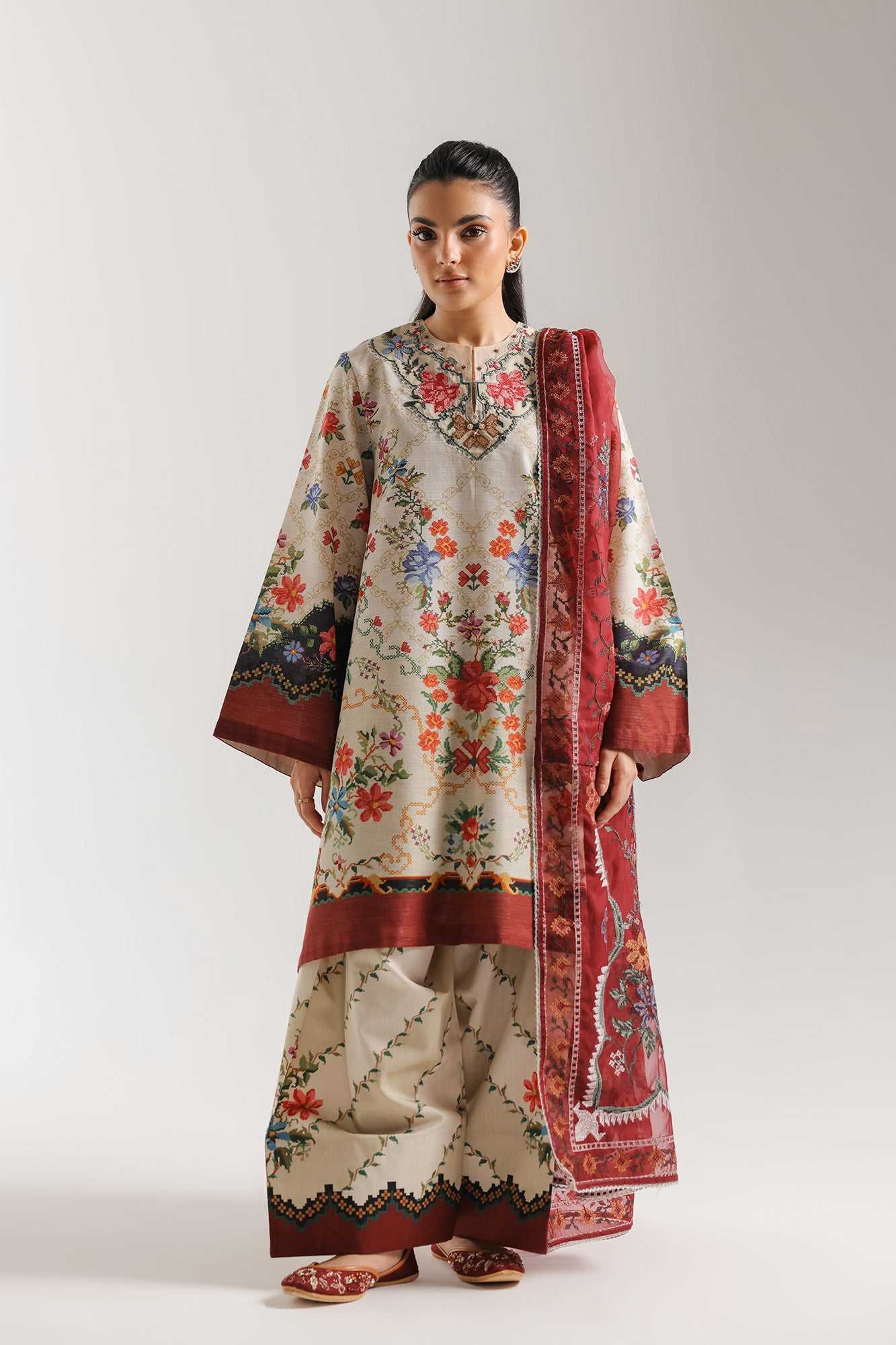 EMBROIDERED SUIT (E4021/103/006)