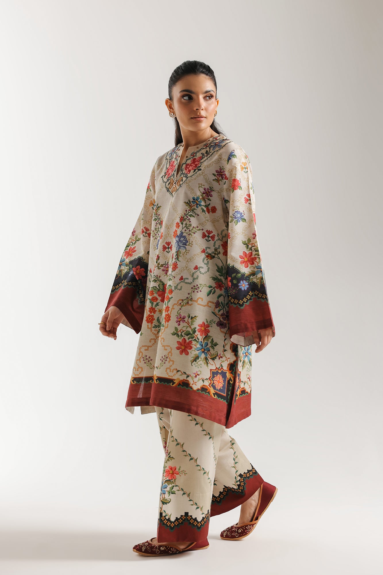 EMBROIDERED SUIT (E4021/103/006)