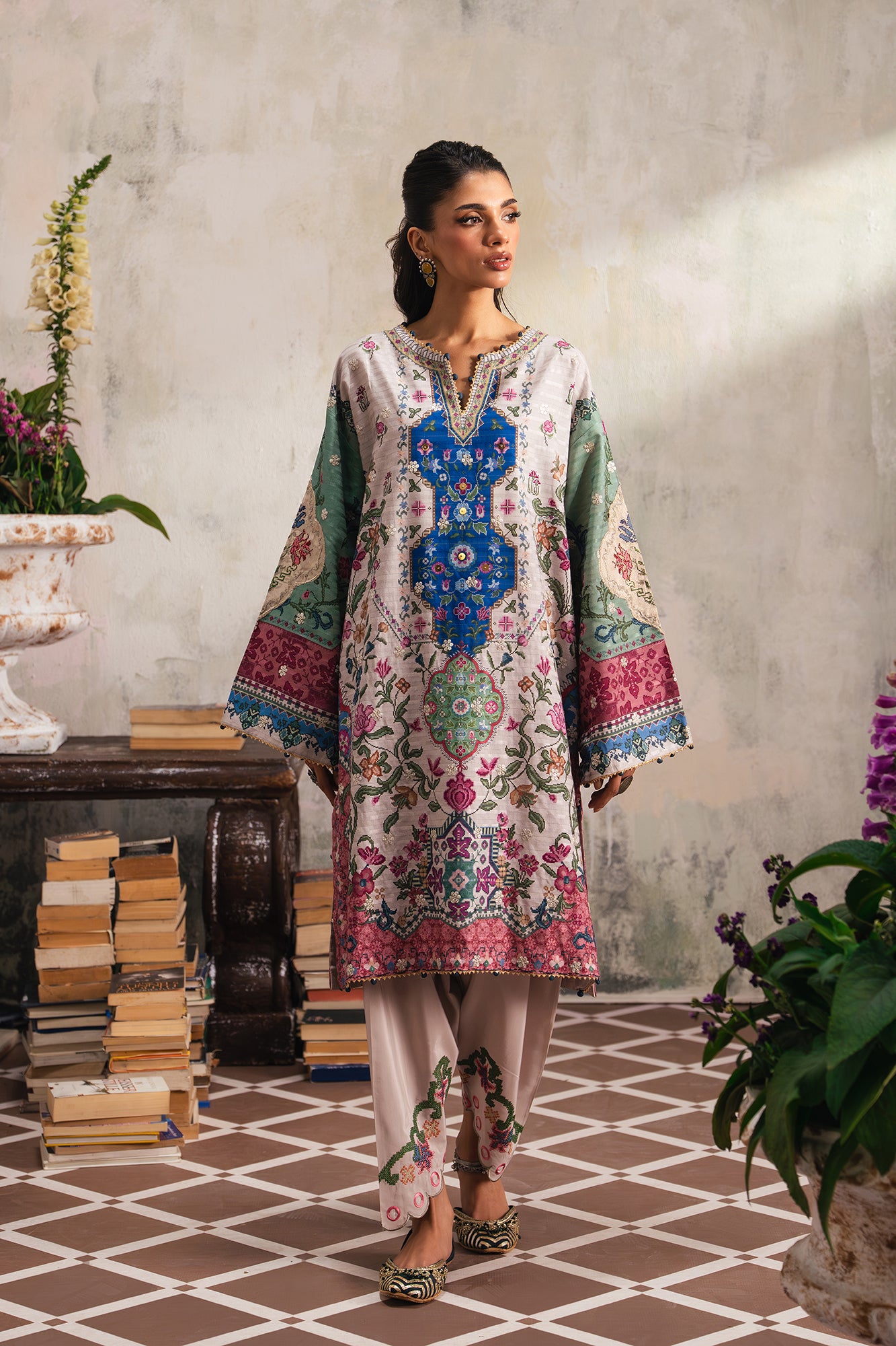 EMBROIDERED SUIT (E4035/103/817)