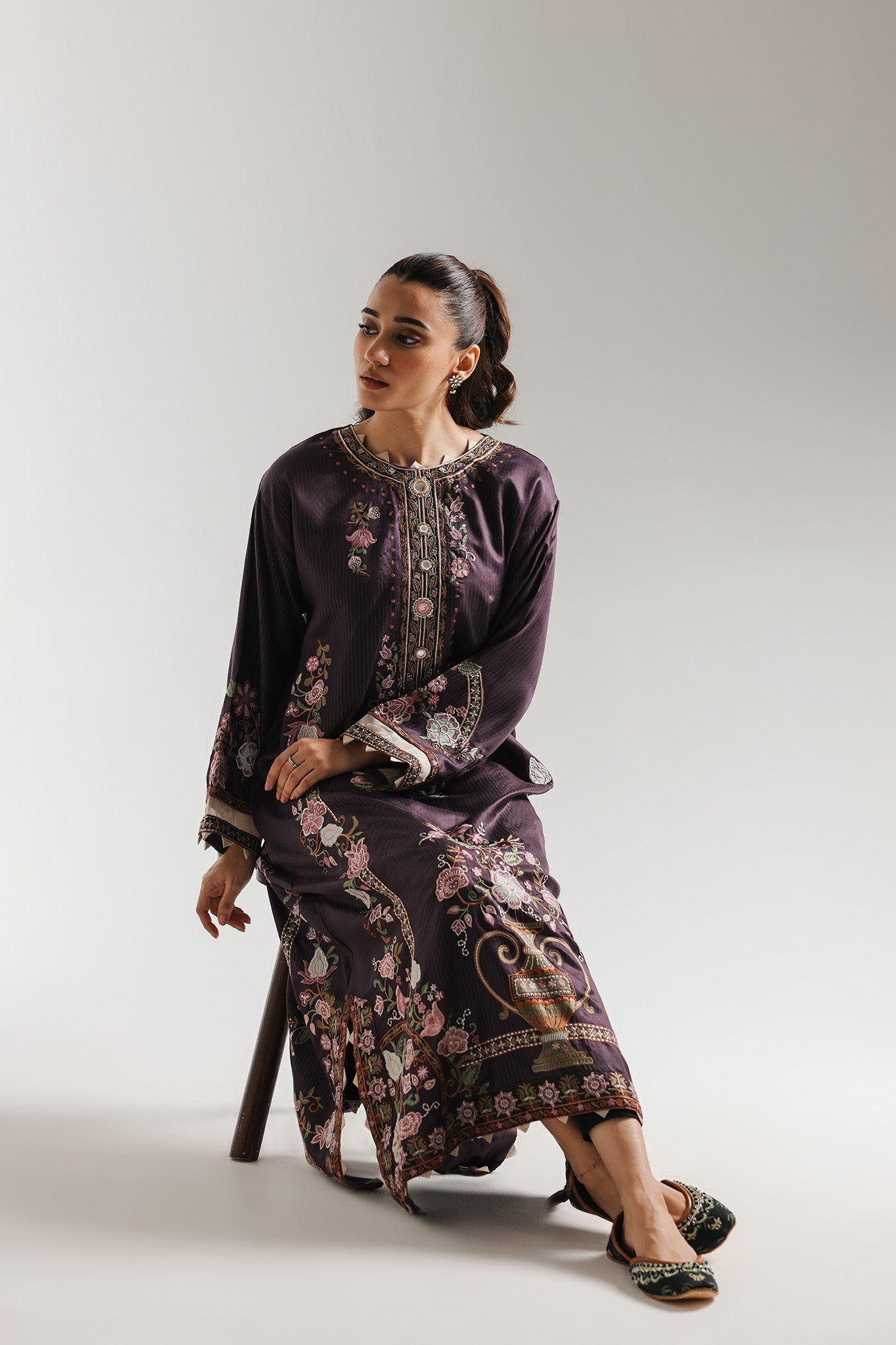 EMBROIDERED KAFTAN (E4038/103/518)