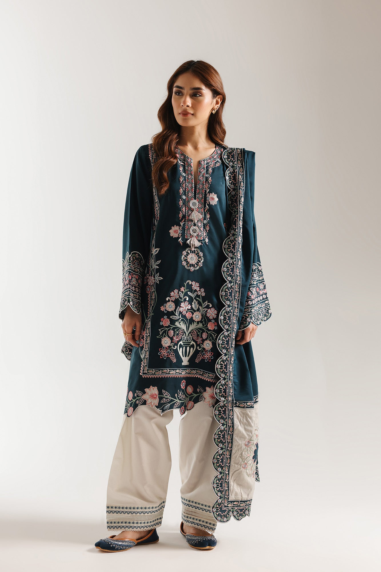 EMBROIDERED SUIT (E4069/103/602)