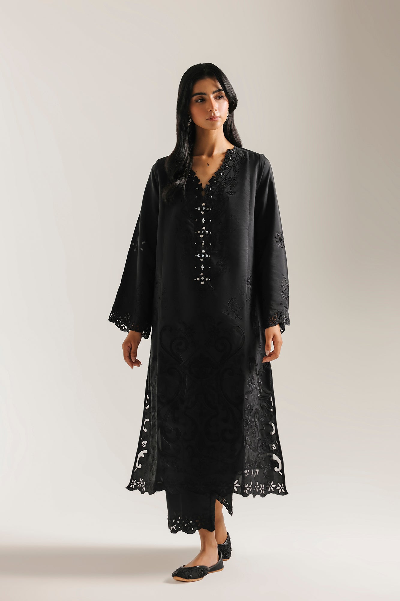 EMBROIDERED SUIT (E4070/103/902)