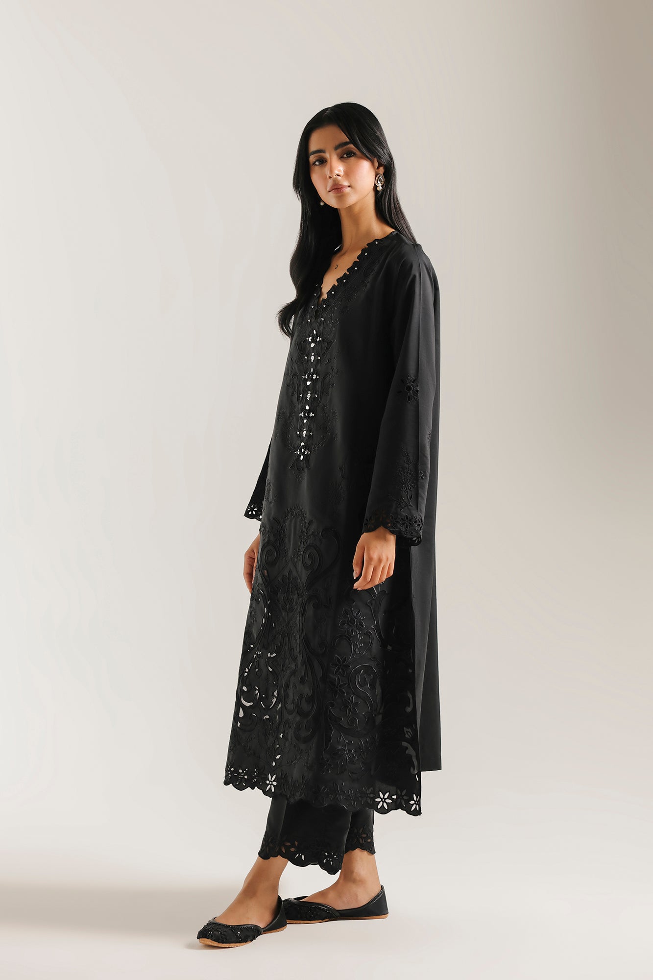 EMBROIDERED SUIT (E4070/103/902)