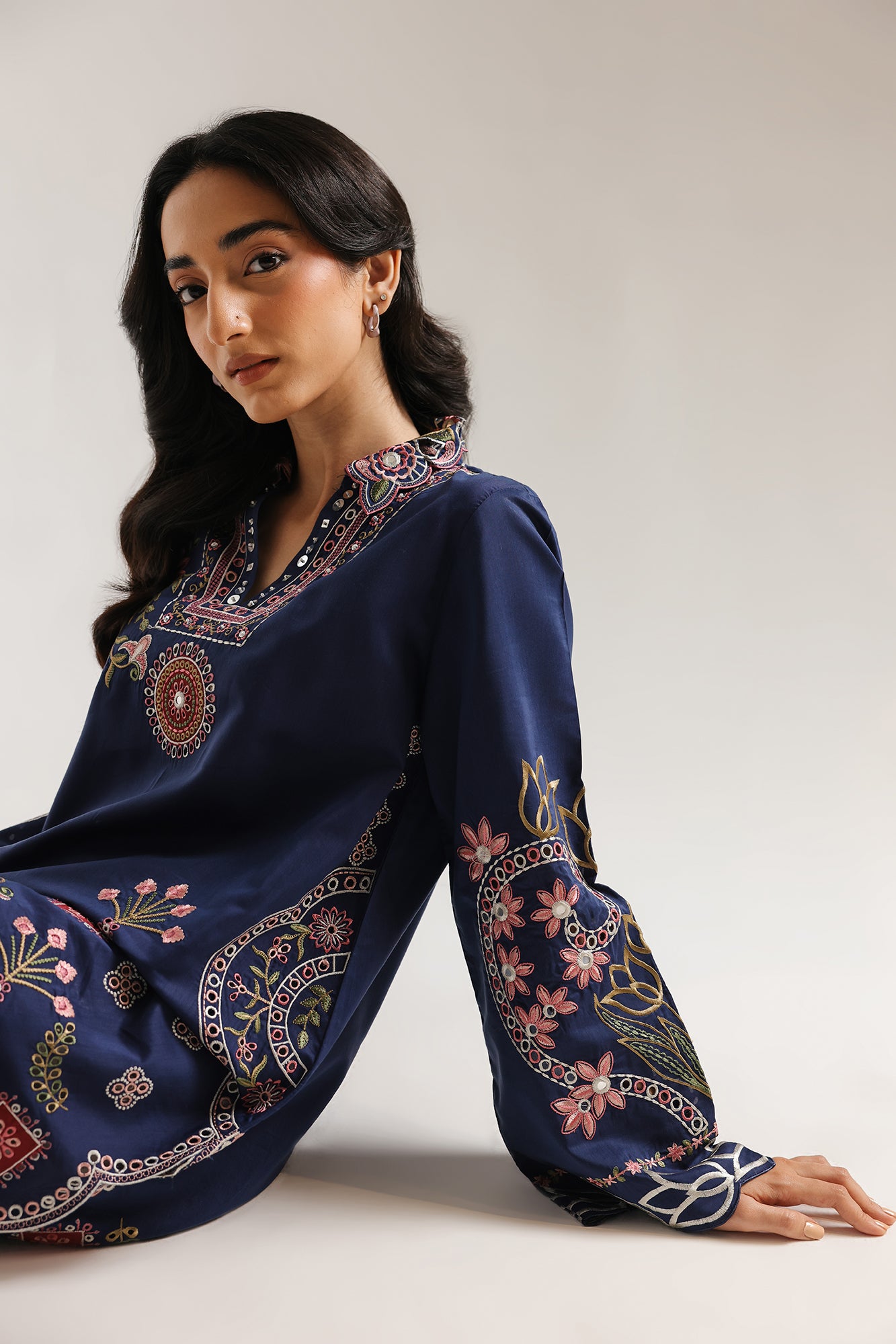 EMBROIDERED SUIT (E4074/103/619)