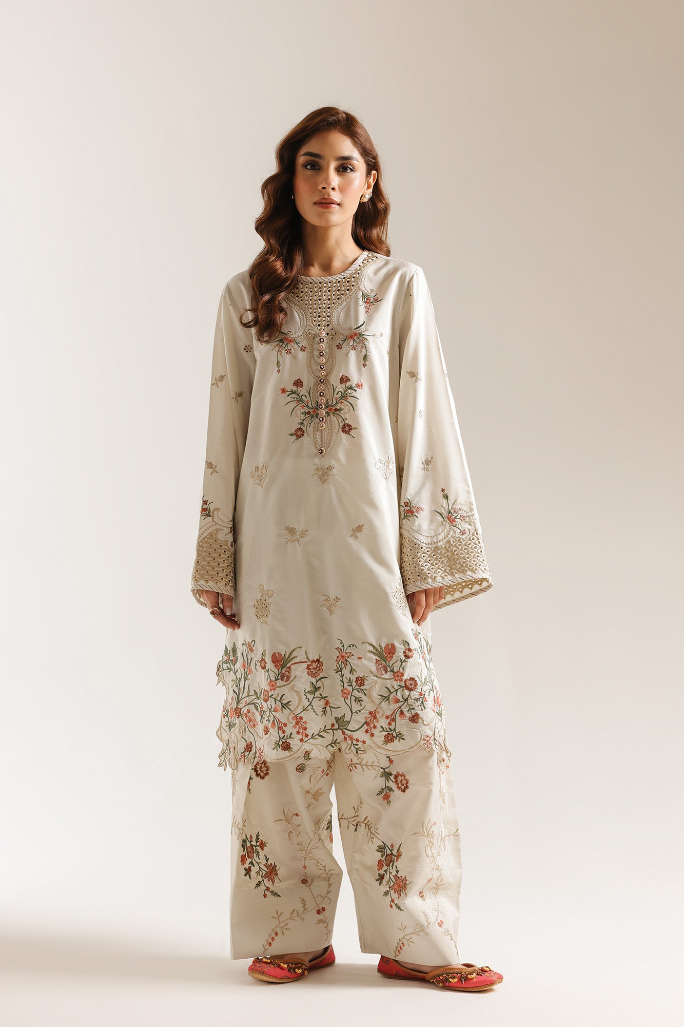 EMBROIDERED SUIT (E4076/103/817)
