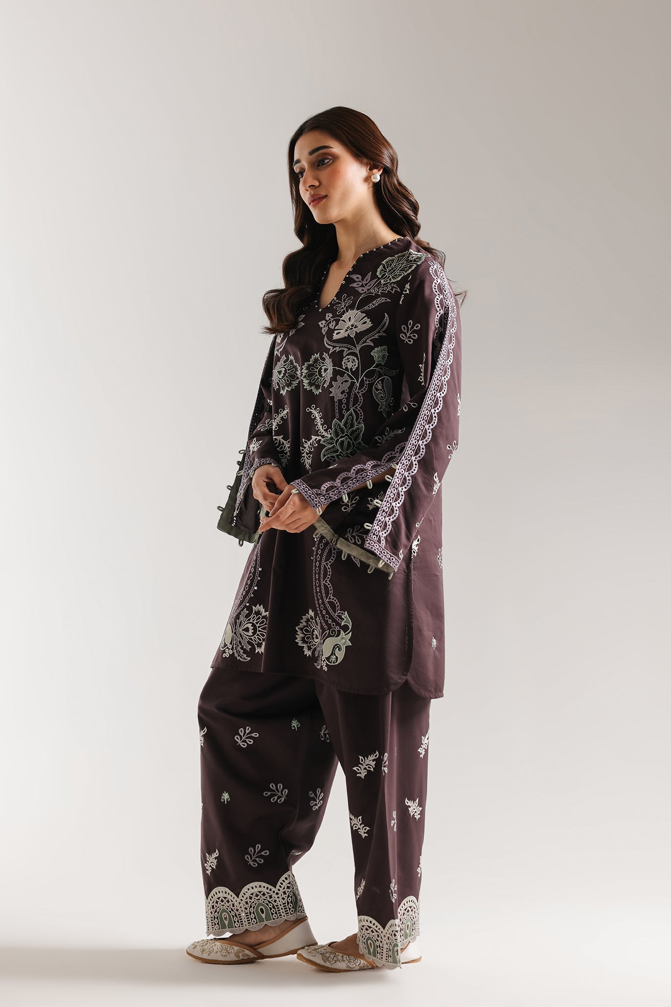 EMBROIDERED SUIT (E4079/103/516)