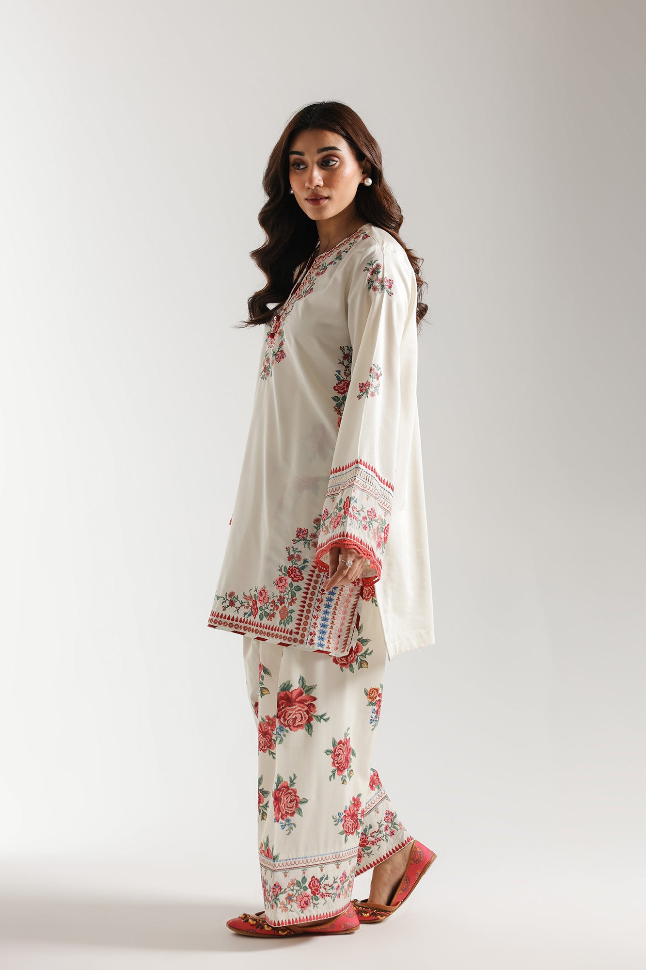 EMBROIDERED SUIT (E4085/103/002)