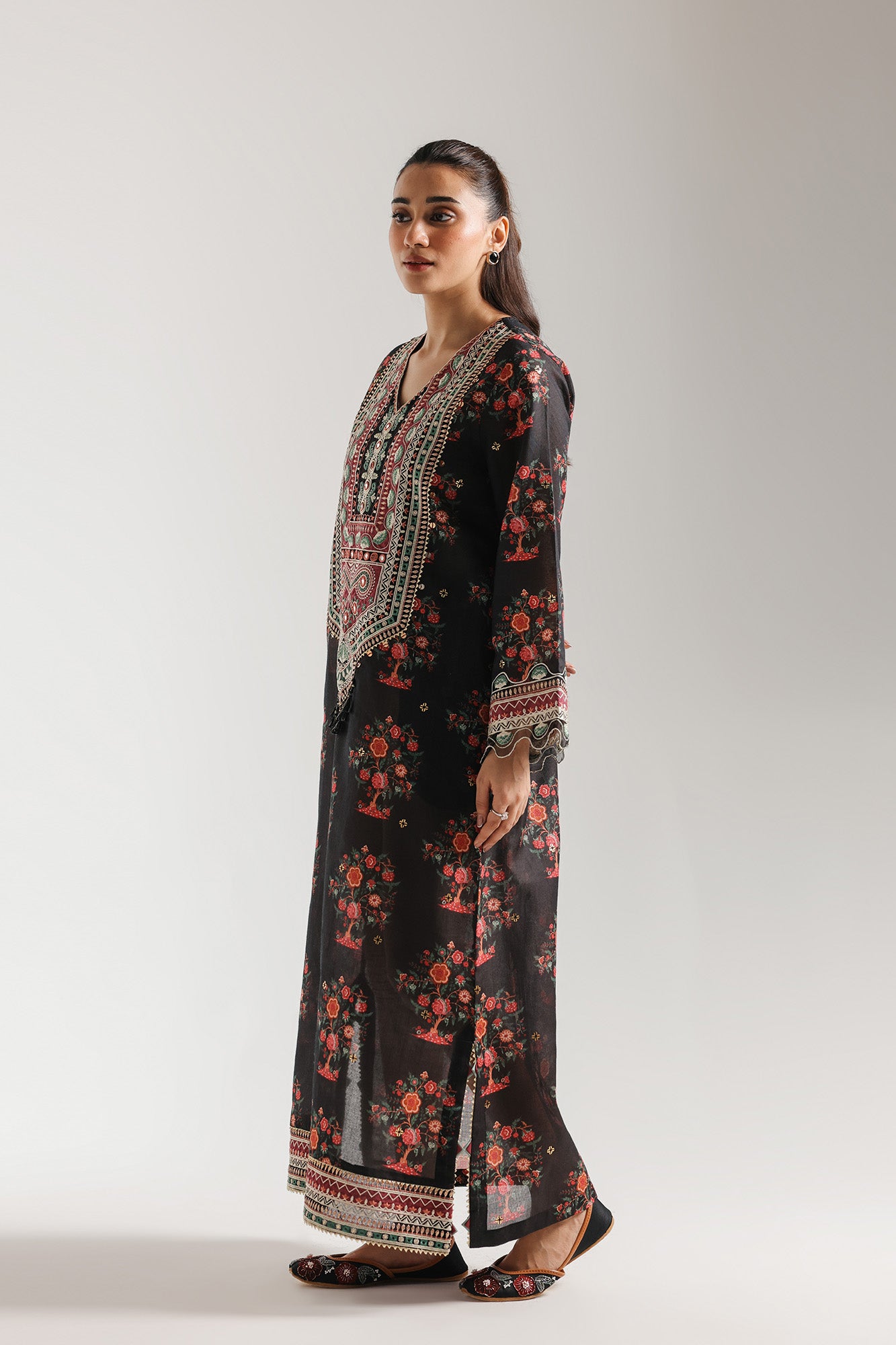 EMBROIDERED KAFTAN (E4097/103/902)