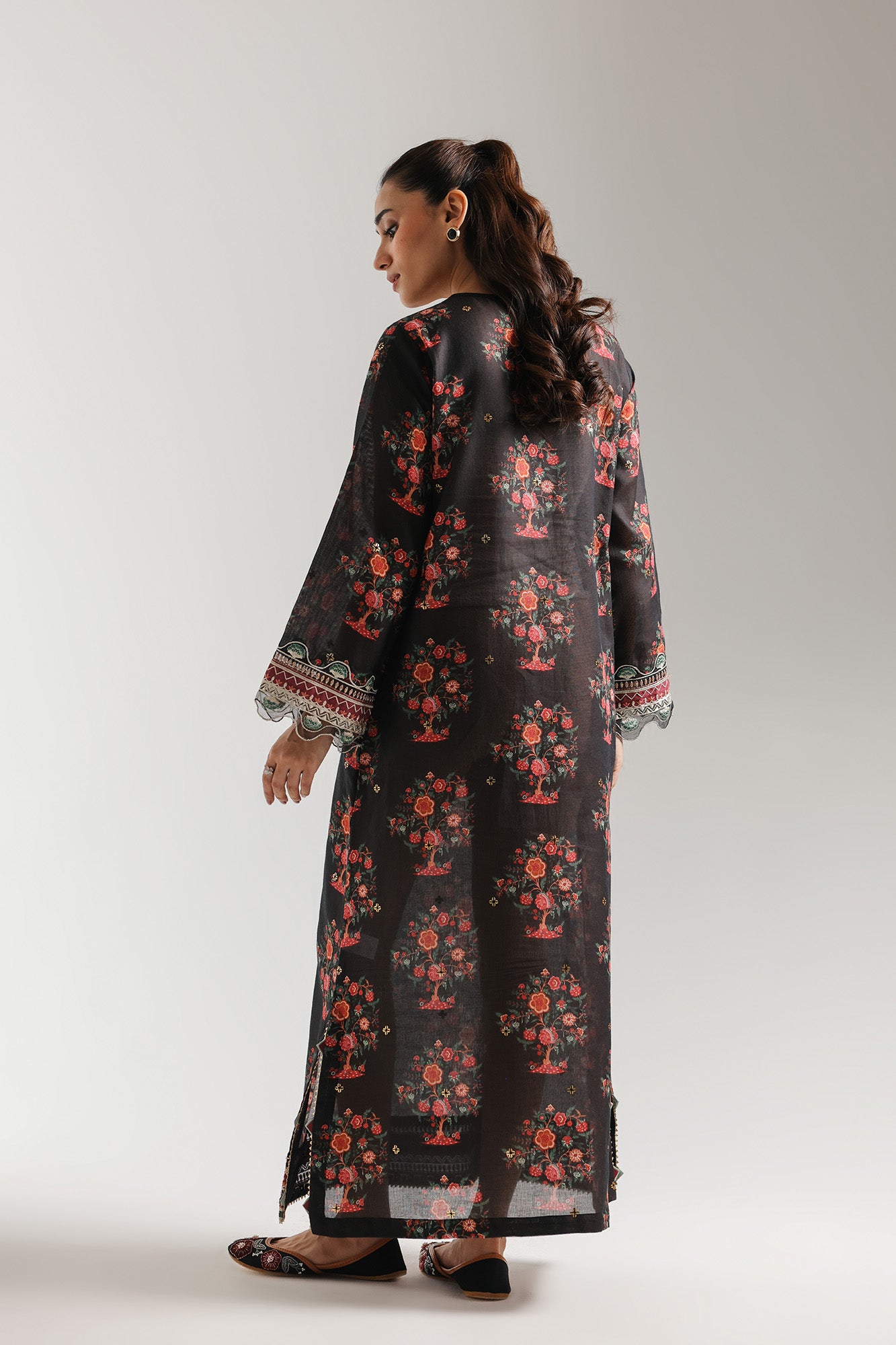 EMBROIDERED KAFTAN (E4097/103/902)