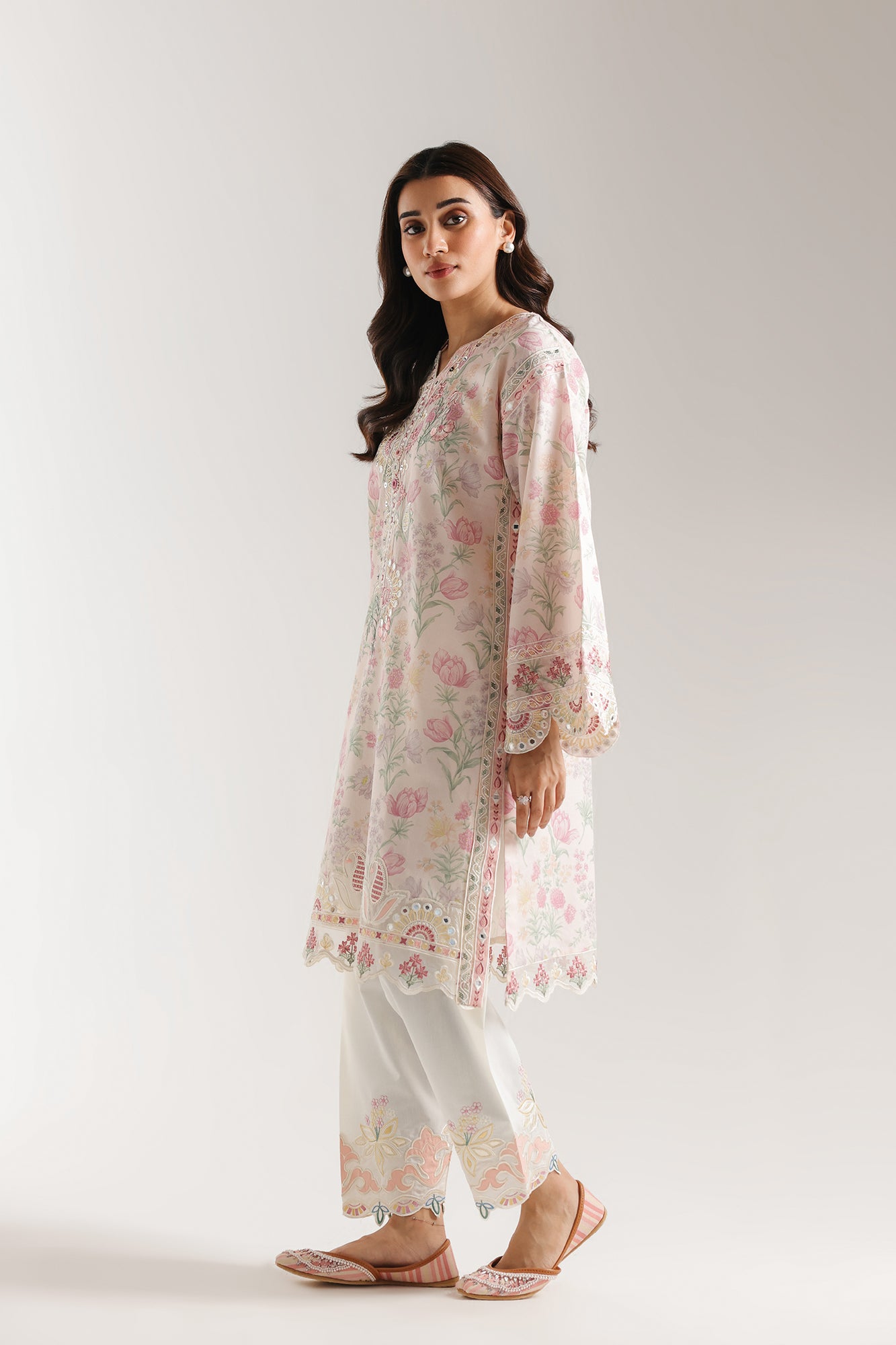 EMBROIDERED SUIT (E4127/103/316)