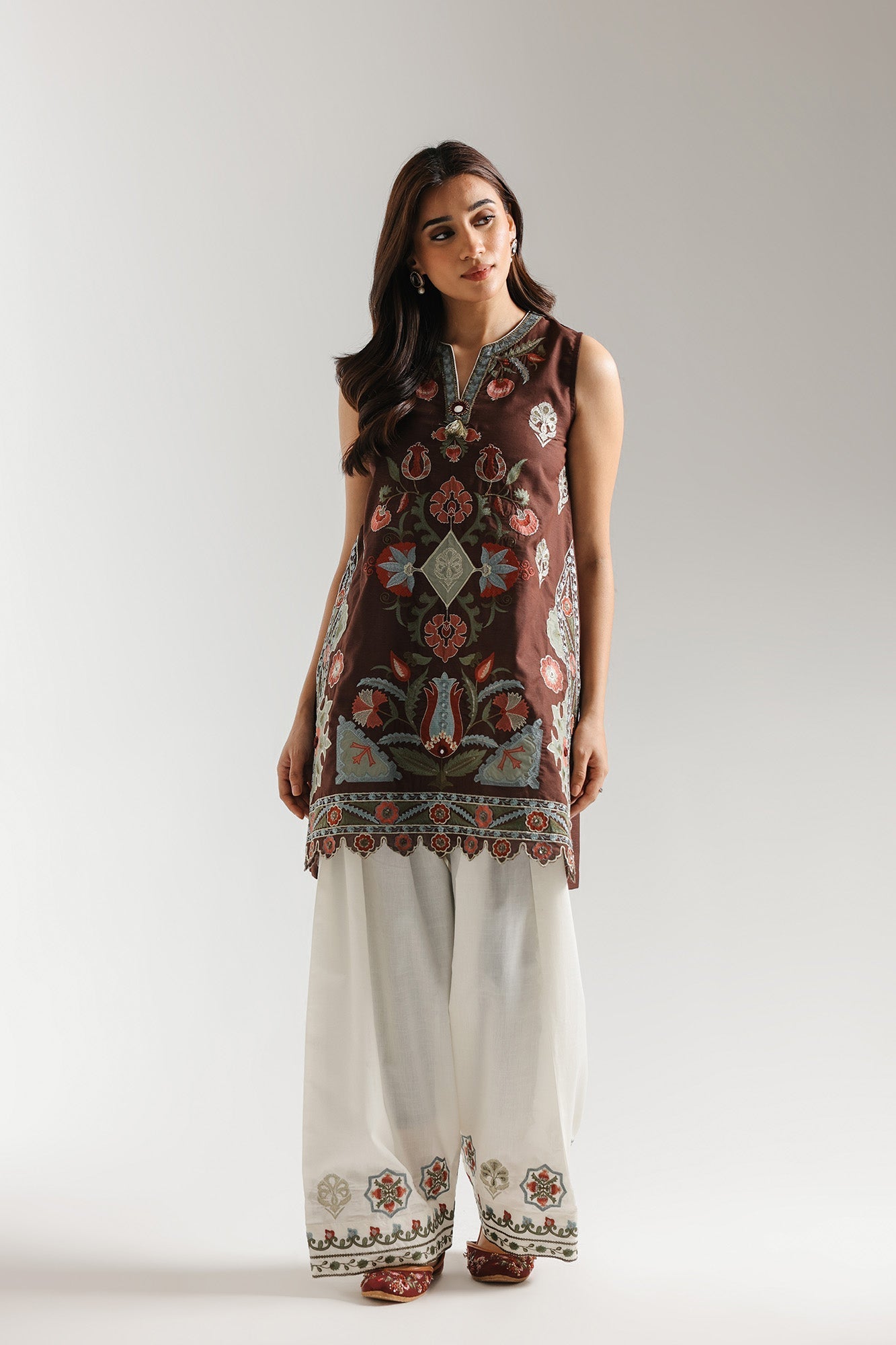 EMBROIDERED SUIT (E4129/103/801)