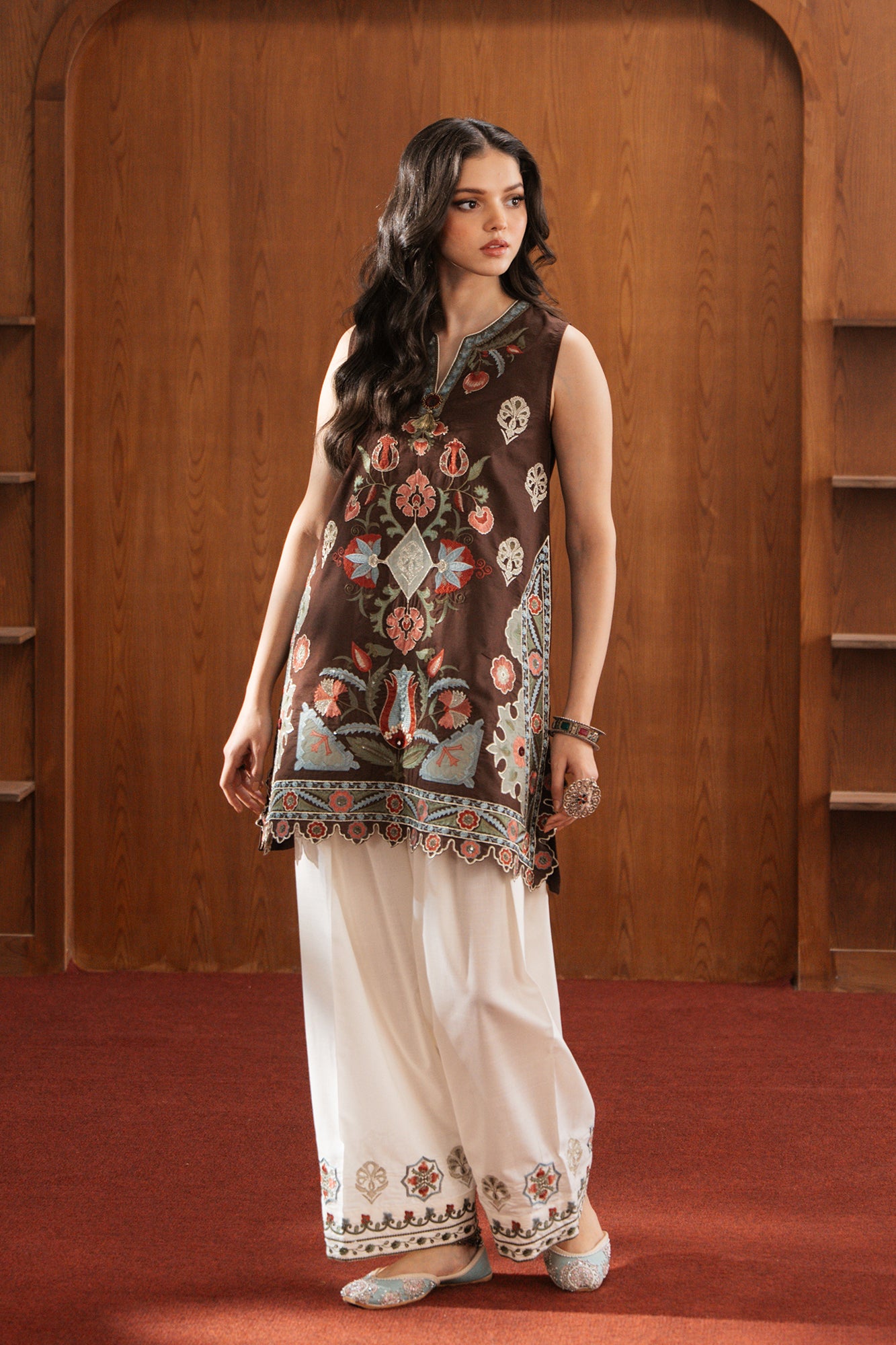 EMBROIDERED SUIT (E4129/103/801)