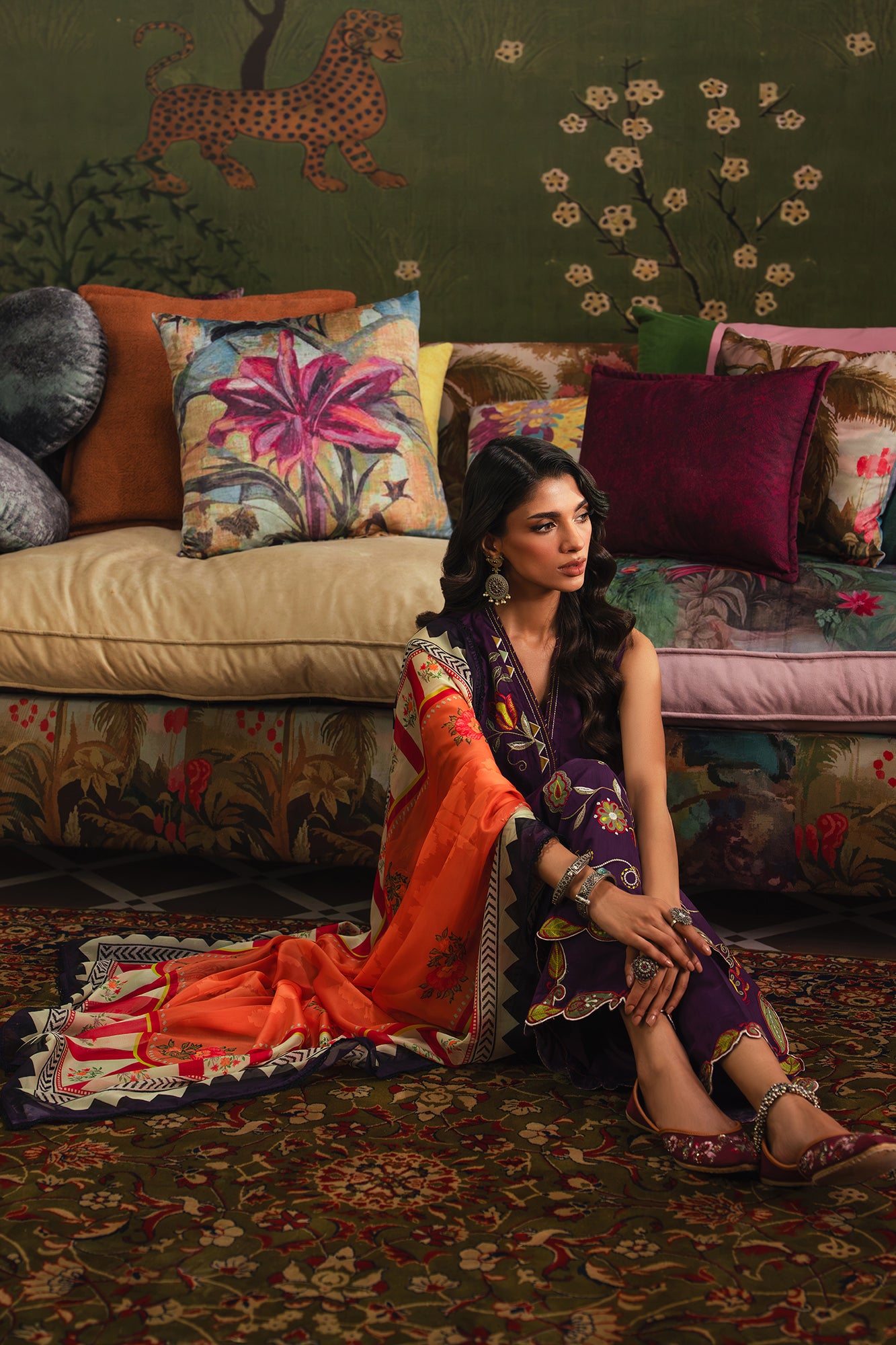 EMBROIDERED SUIT (E4132/103/518)