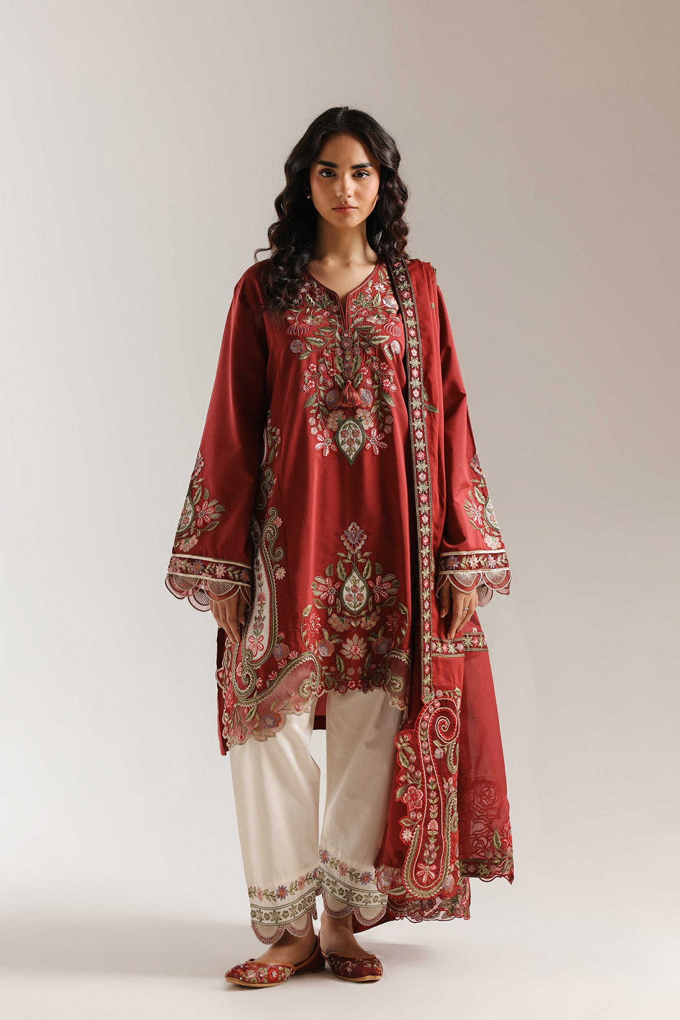 EMBROIDERED SUIT (E4137/103/414)