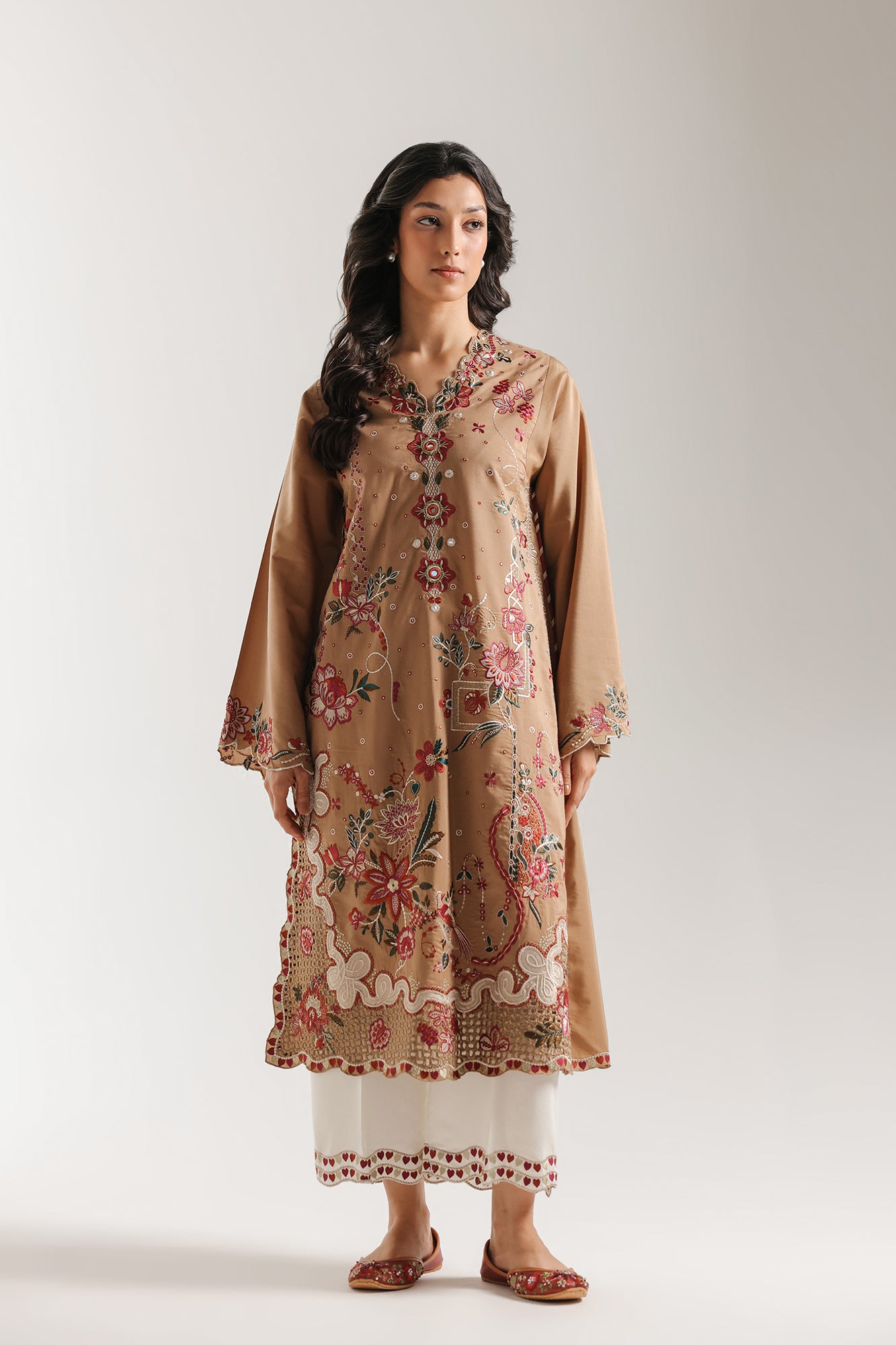 EMBROIDERED SUIT (E4143/103/816)