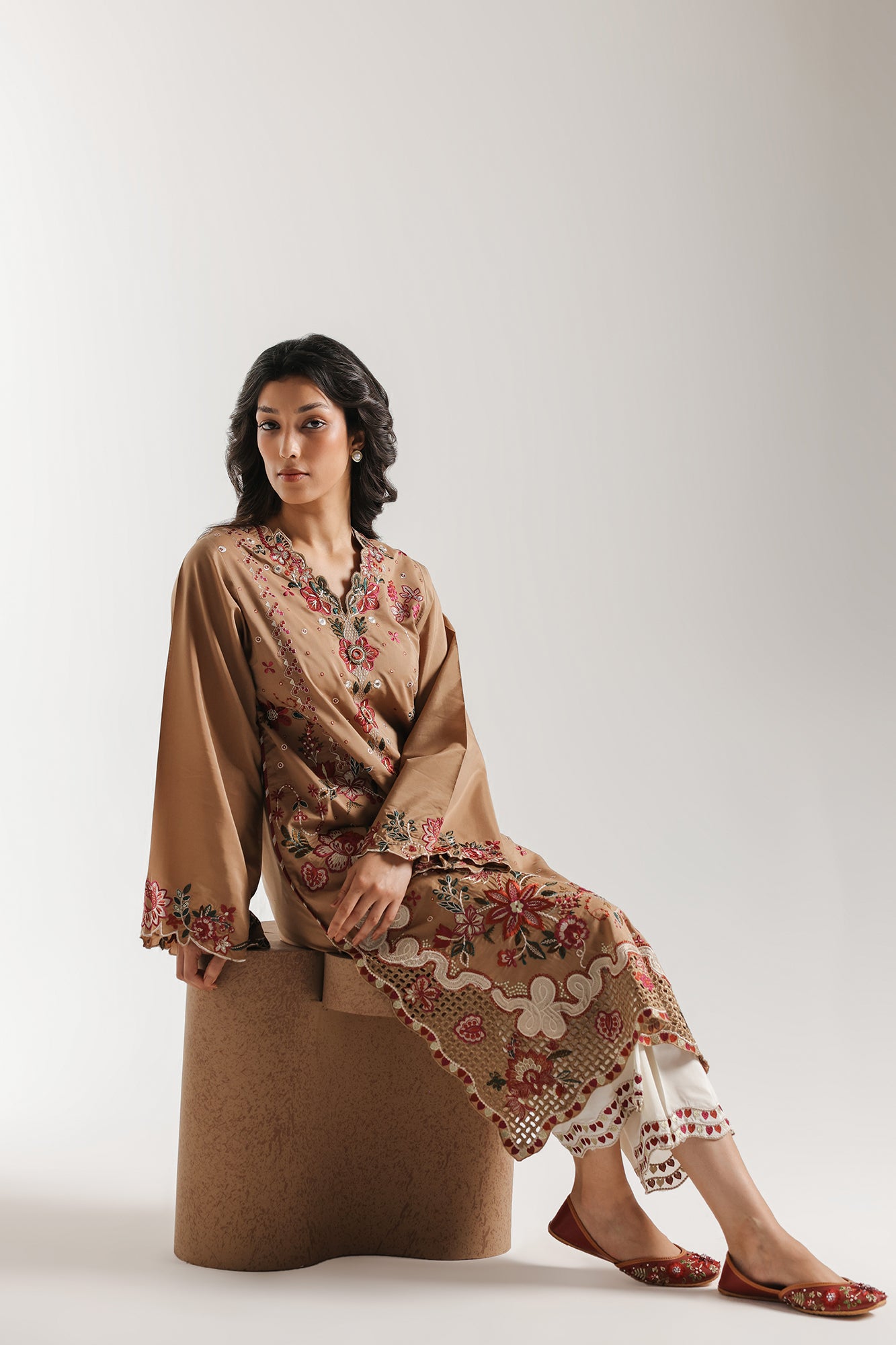 EMBROIDERED SUIT (E4143/103/816)