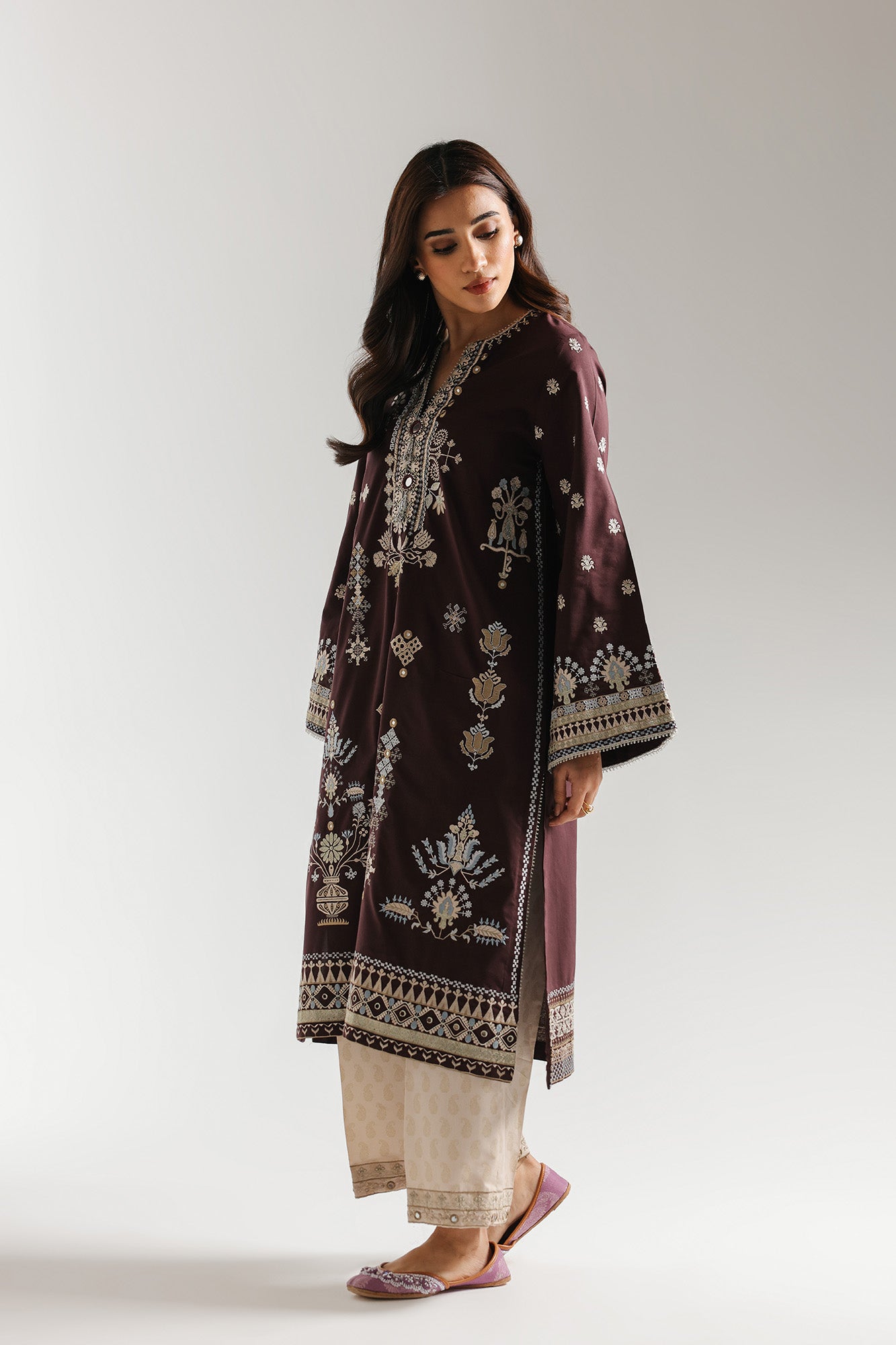 EMBROIDERED SUIT (E4151/103/802)